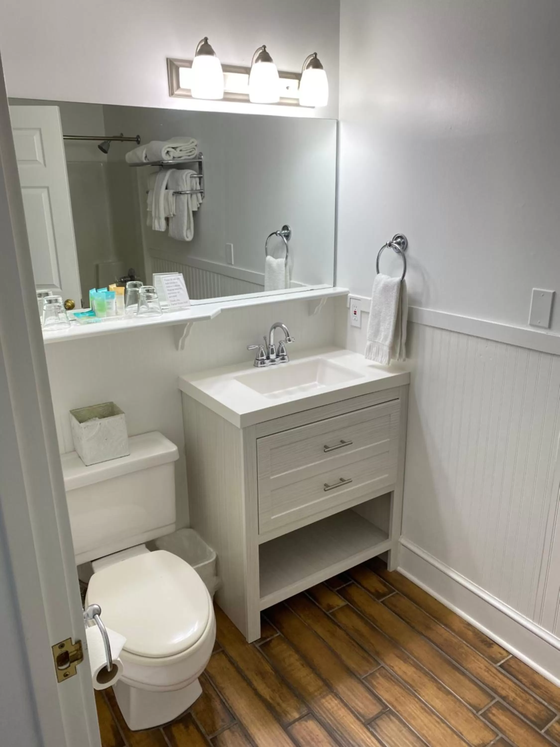 Bathroom in Harbor House Inn