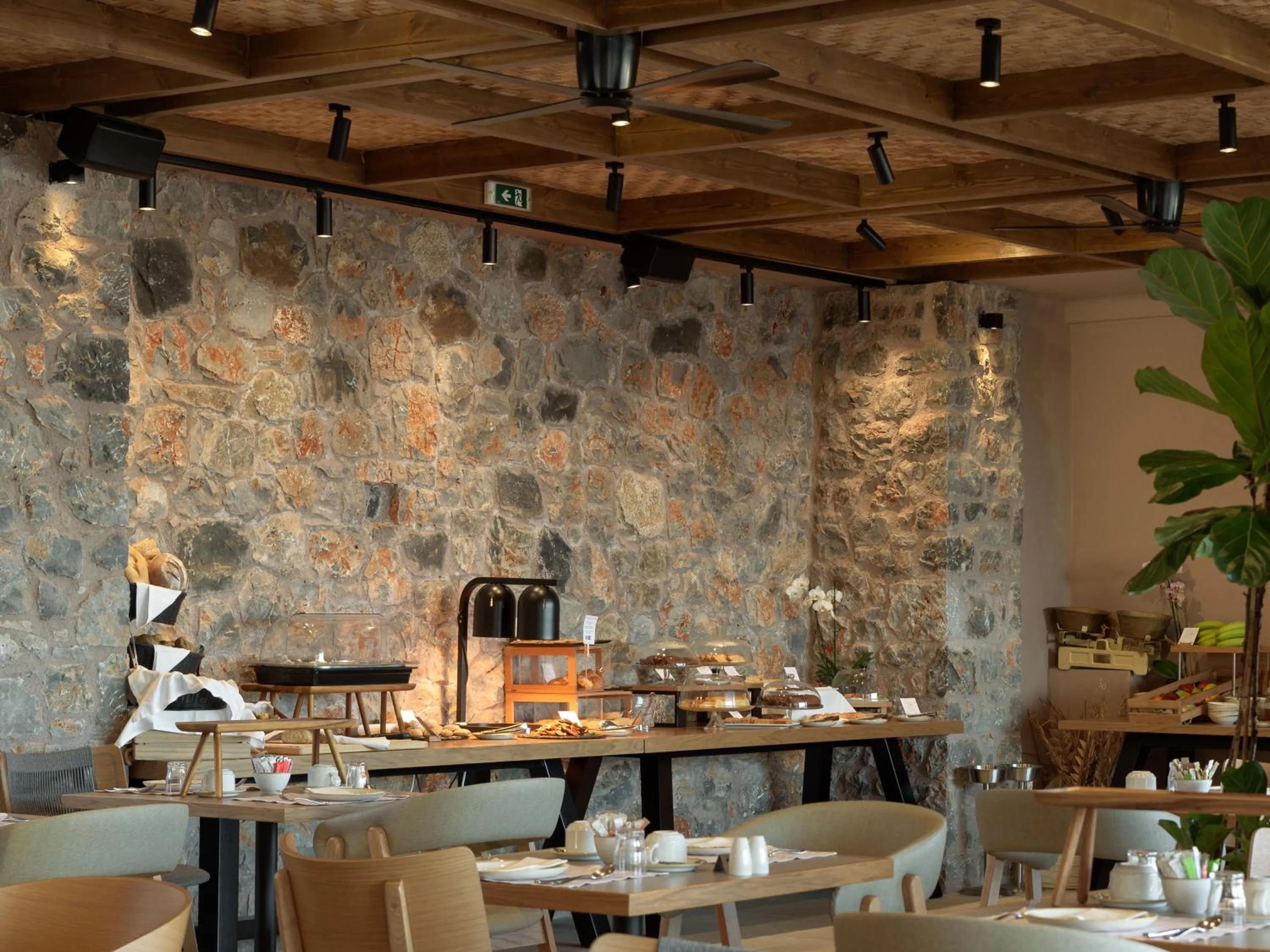 Restaurant/places to eat in Paralos Venus Suites Adults Only