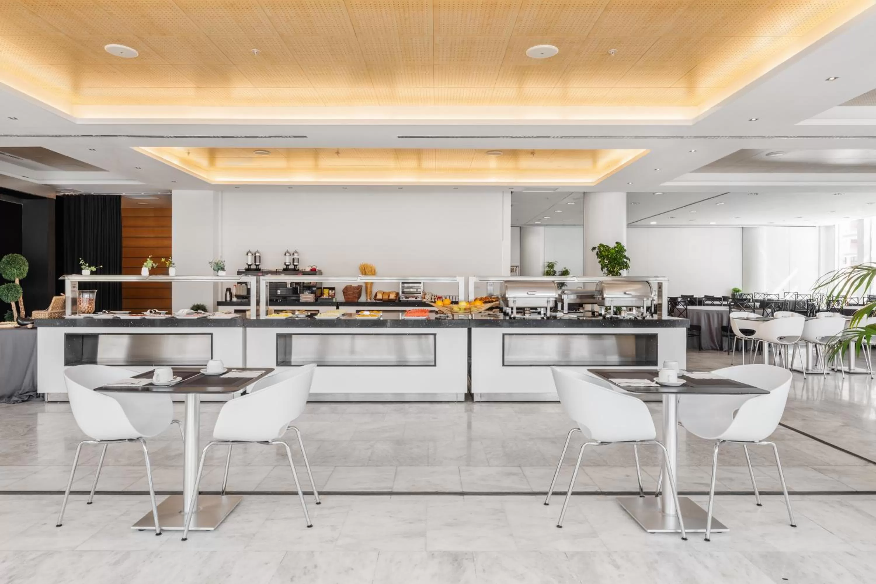 Restaurant/places to eat in Eurostars Palacio de Cristal