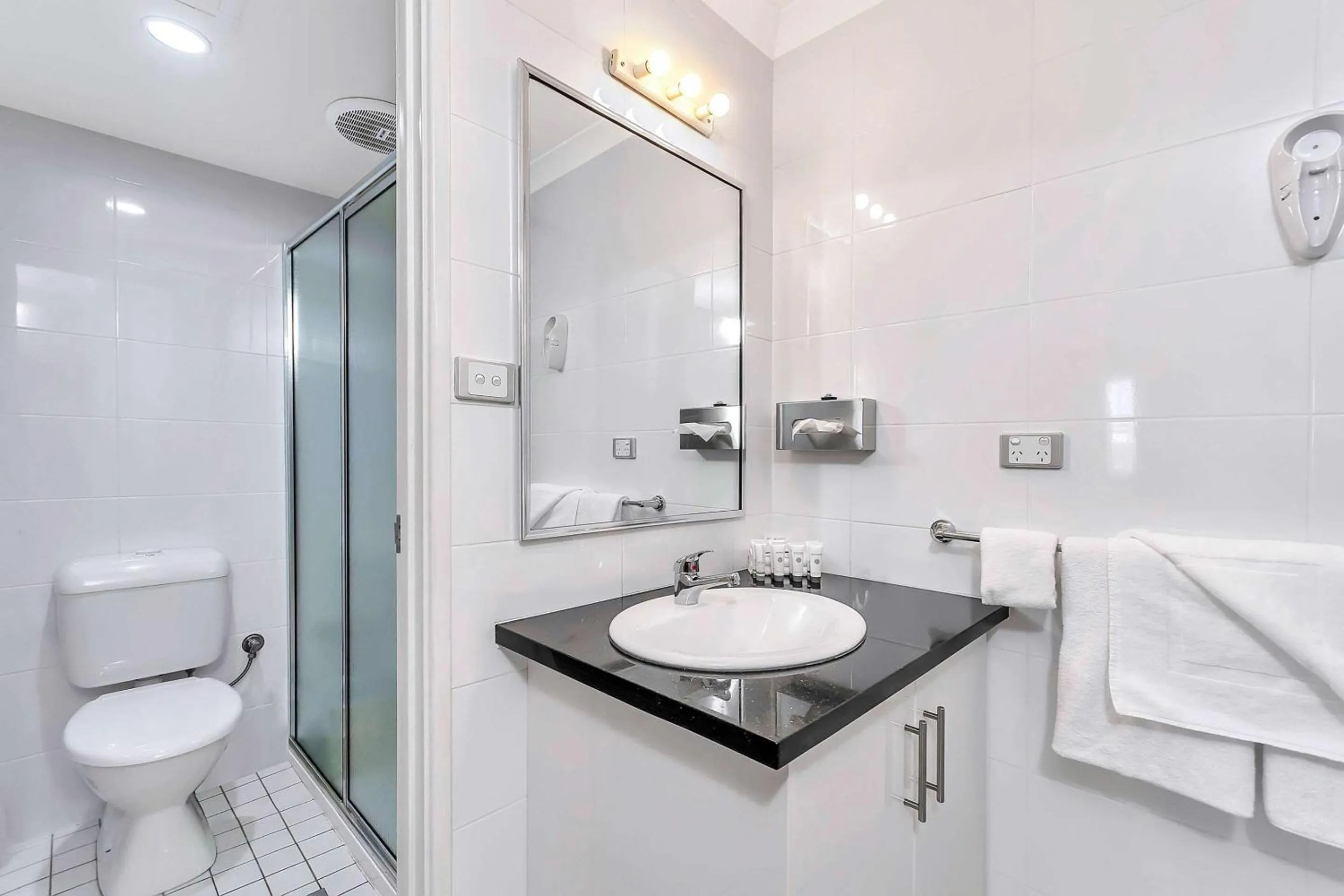 Bedroom in Quality Inn Railway Motel