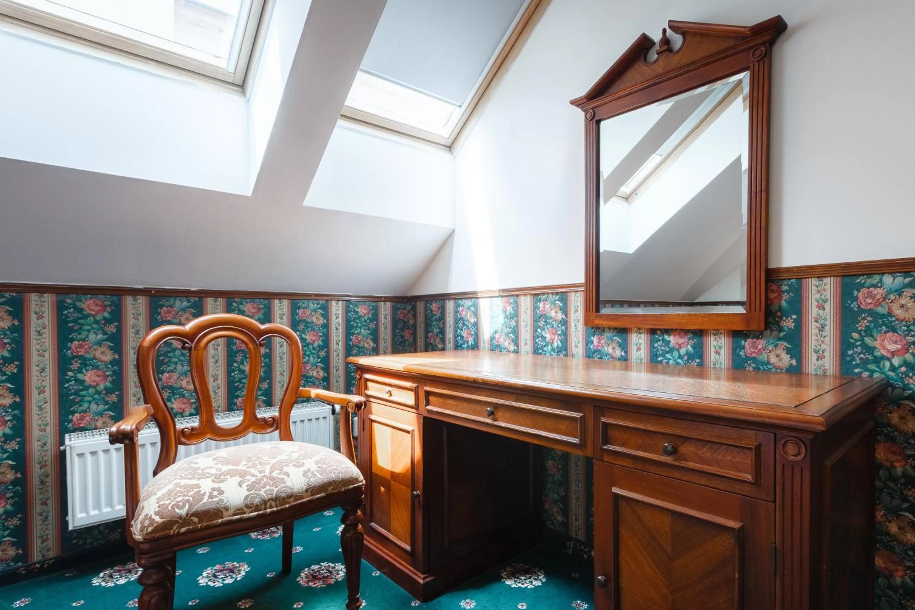 Seating area, Bed in Hotel Klarinn Prague Castle