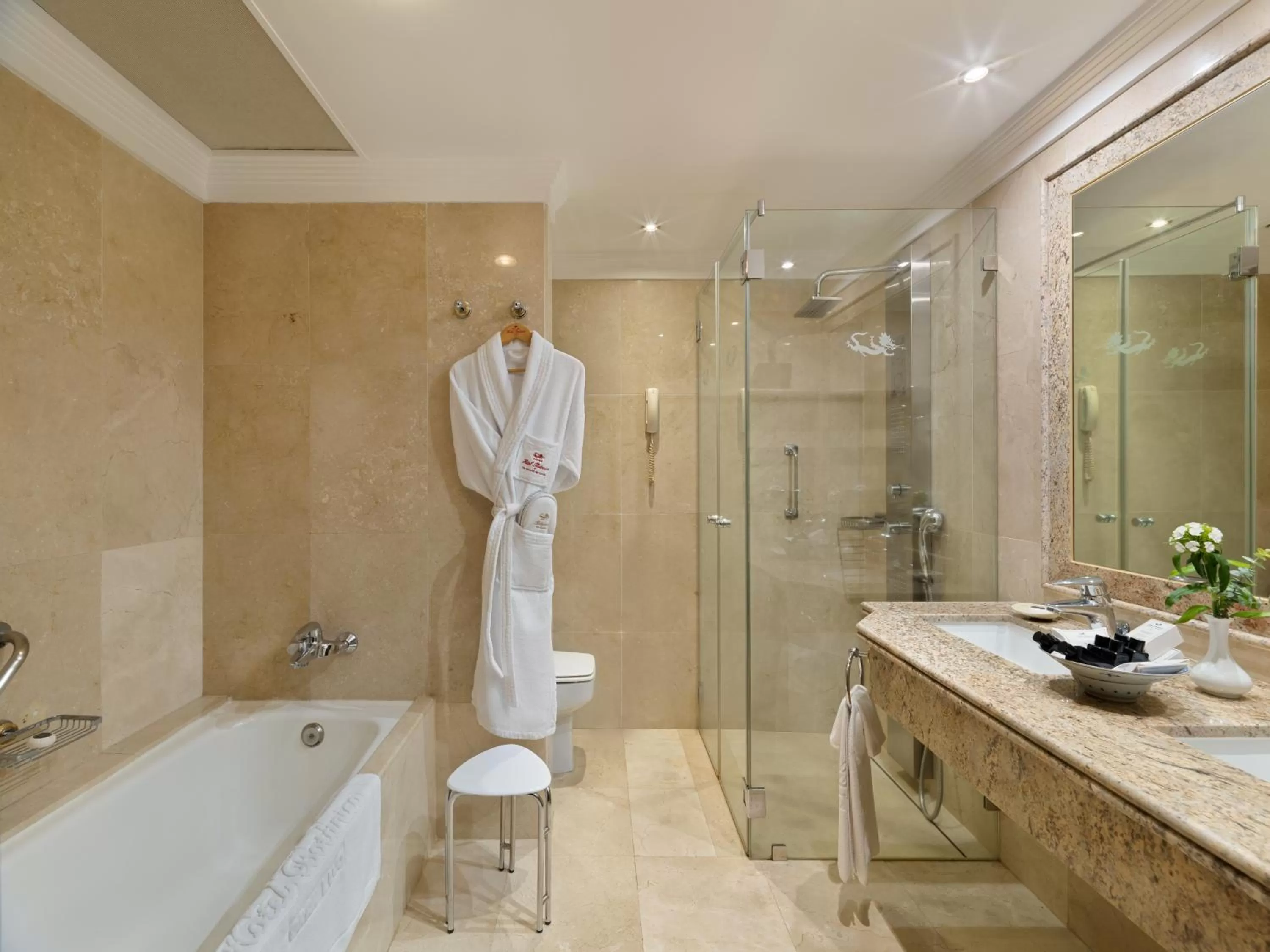 Shower, Bathroom in Hotel Botanico y Oriental Spa Garden
