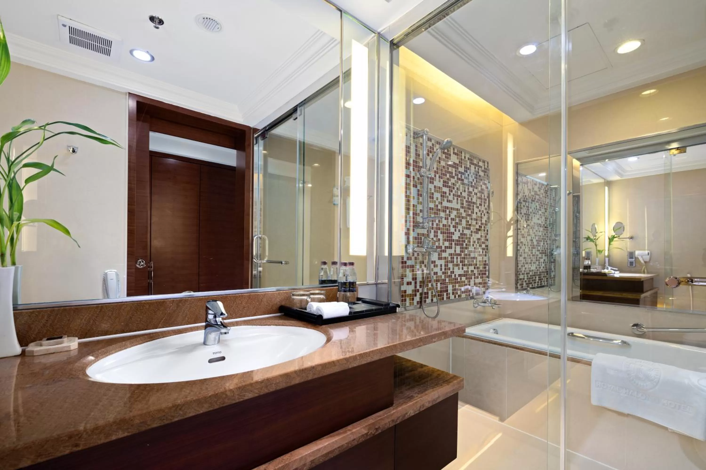 Shower in Royal Halong Hotel