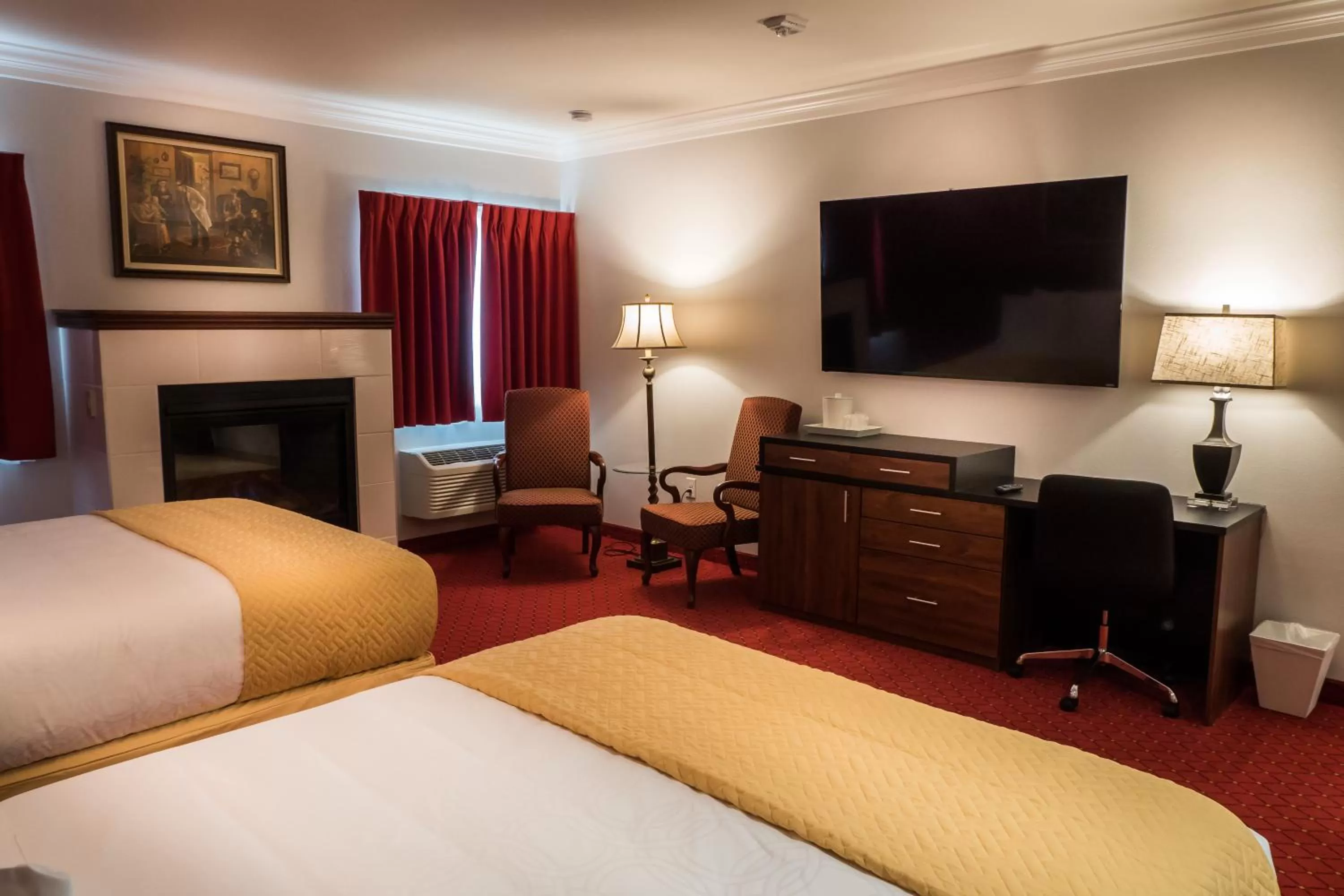 Photo of the whole room, Bed in Skyline Hotel and Casino