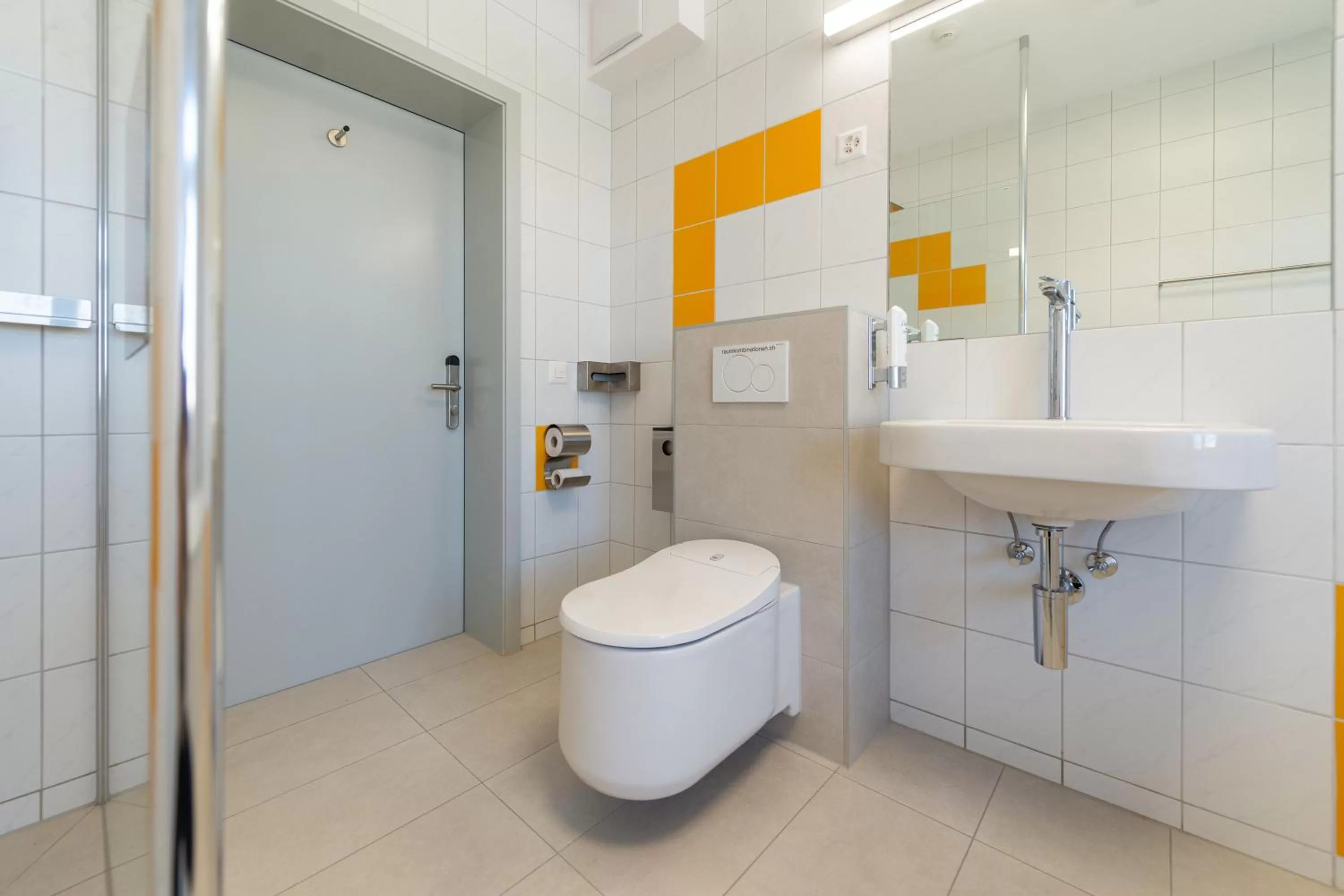 Bathroom in Boutique Hotel BS16 before Bern City Parking gratis