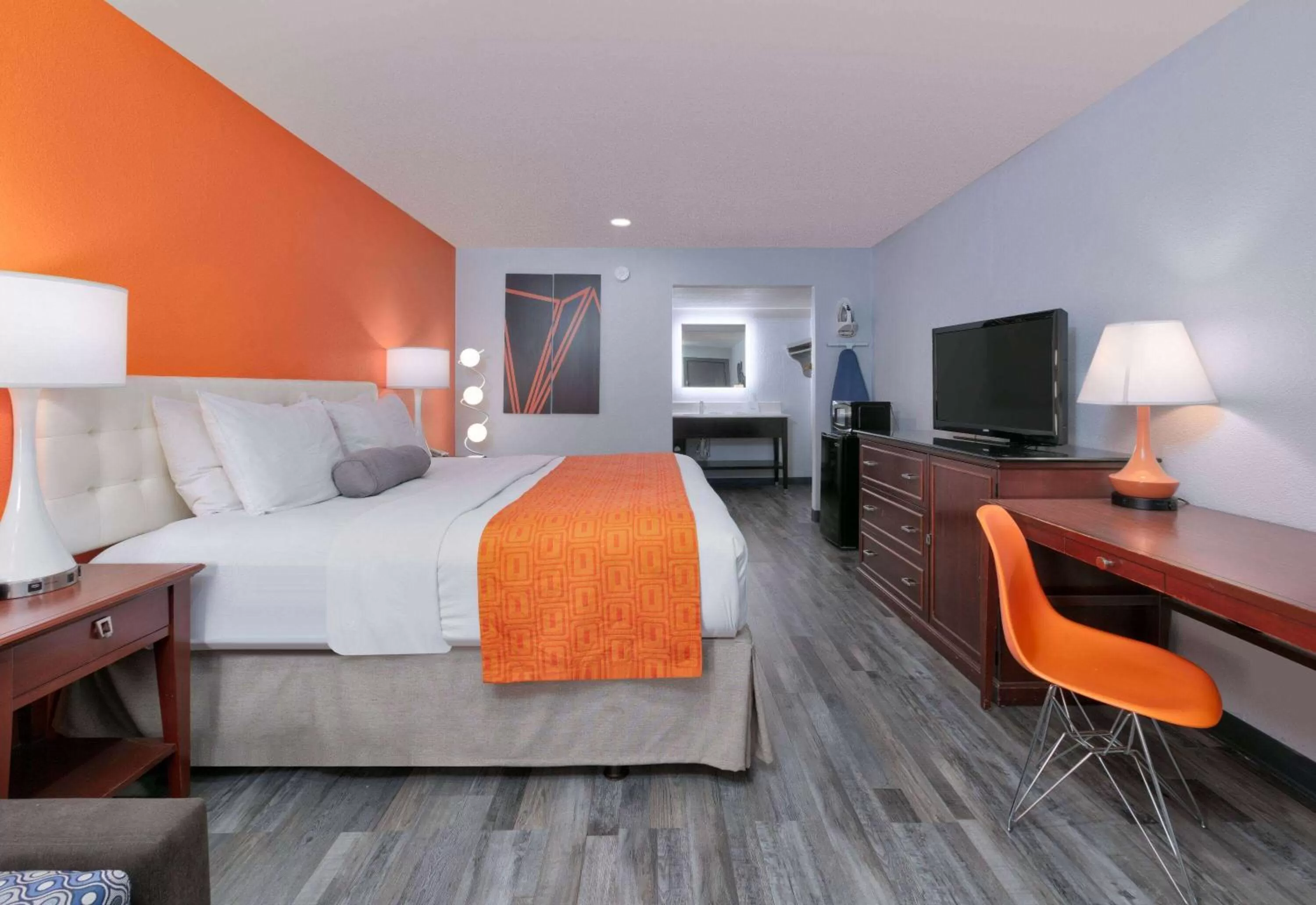 Photo of the whole room, Bed in Howard Johnson by Wyndham San Marcos