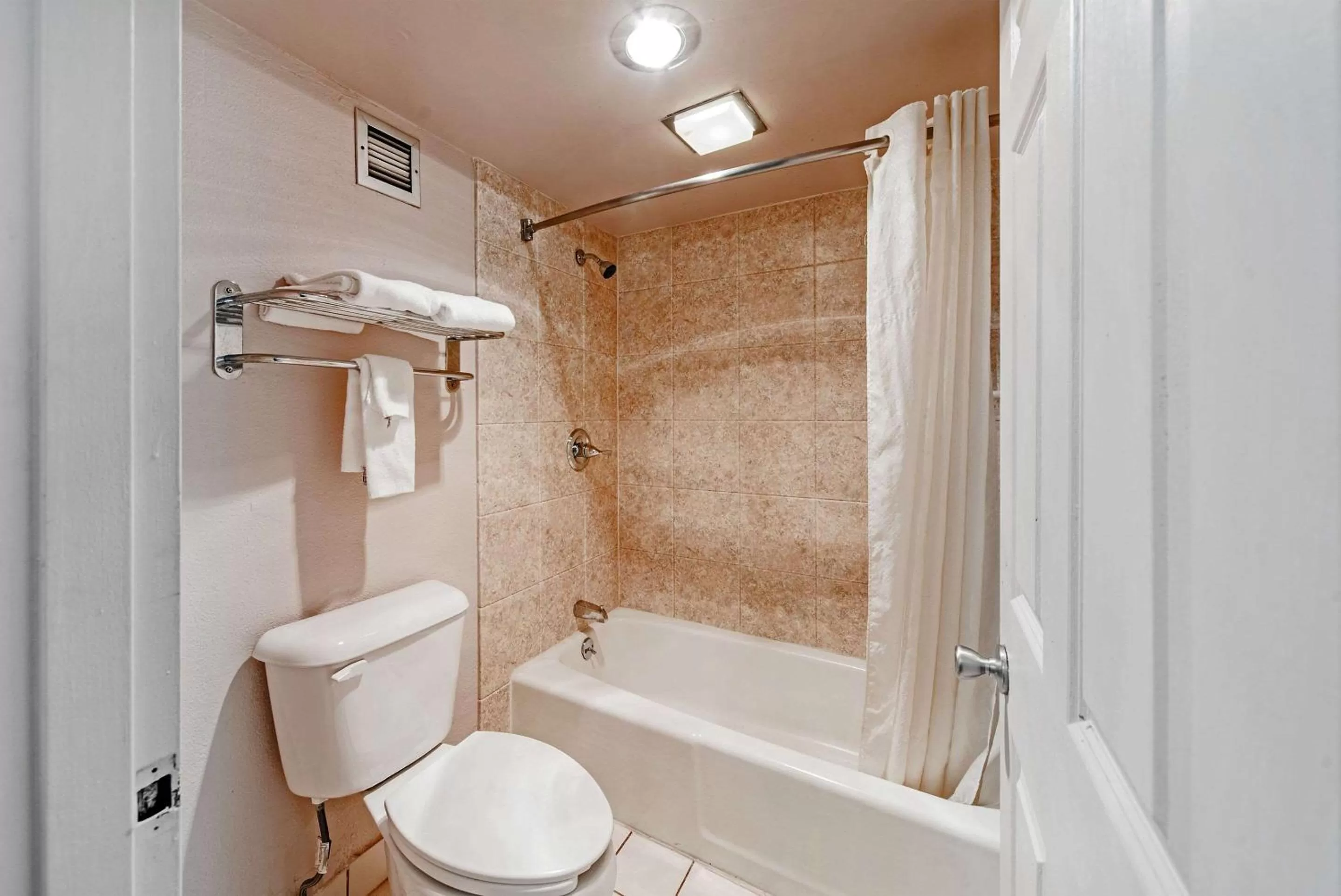 Shower in Econo Lodge Inn & Suites Near Bricktown