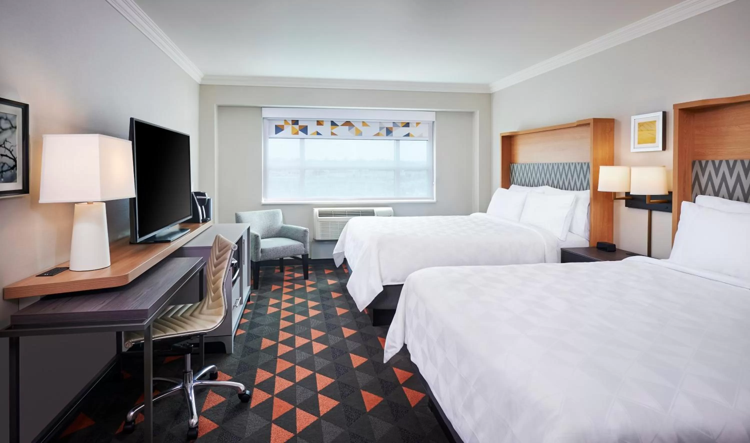 Photo of the whole room, Bed in Holiday Inn & Suites Oakville at Bronte by IHG