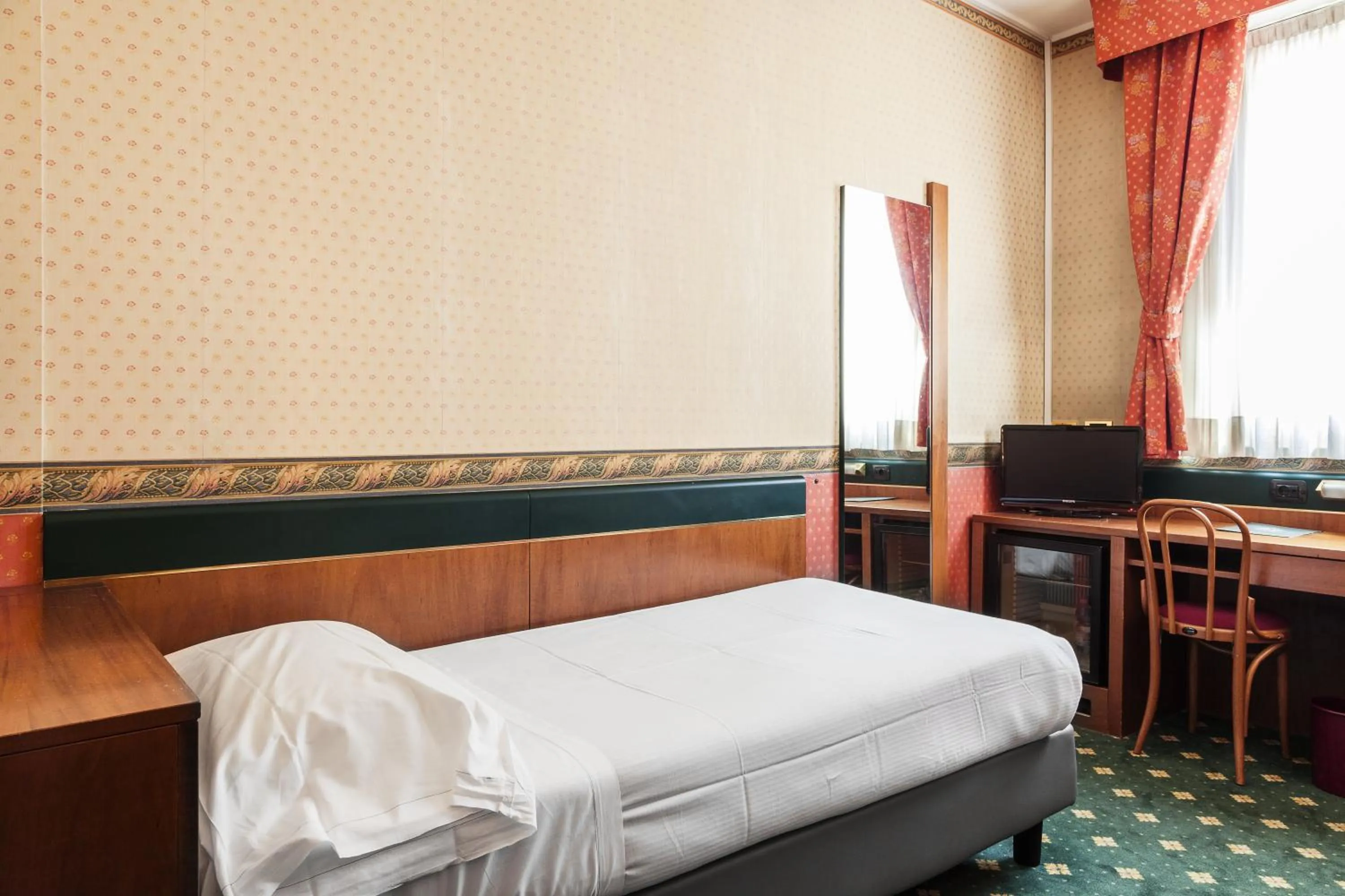 Single Room in Hotel Des Etrangers