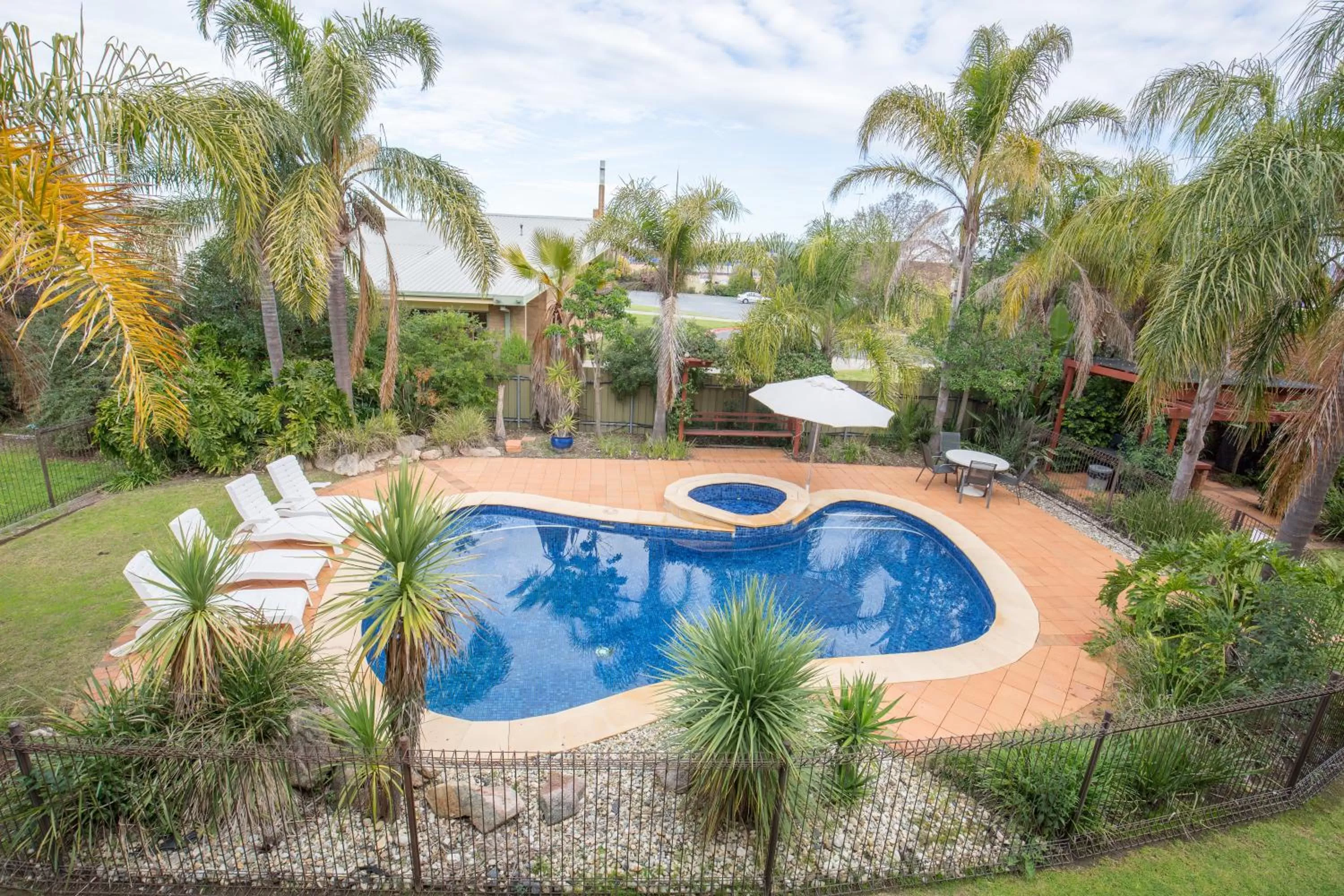 Pool view in Crystal Fountain Motel Albury
