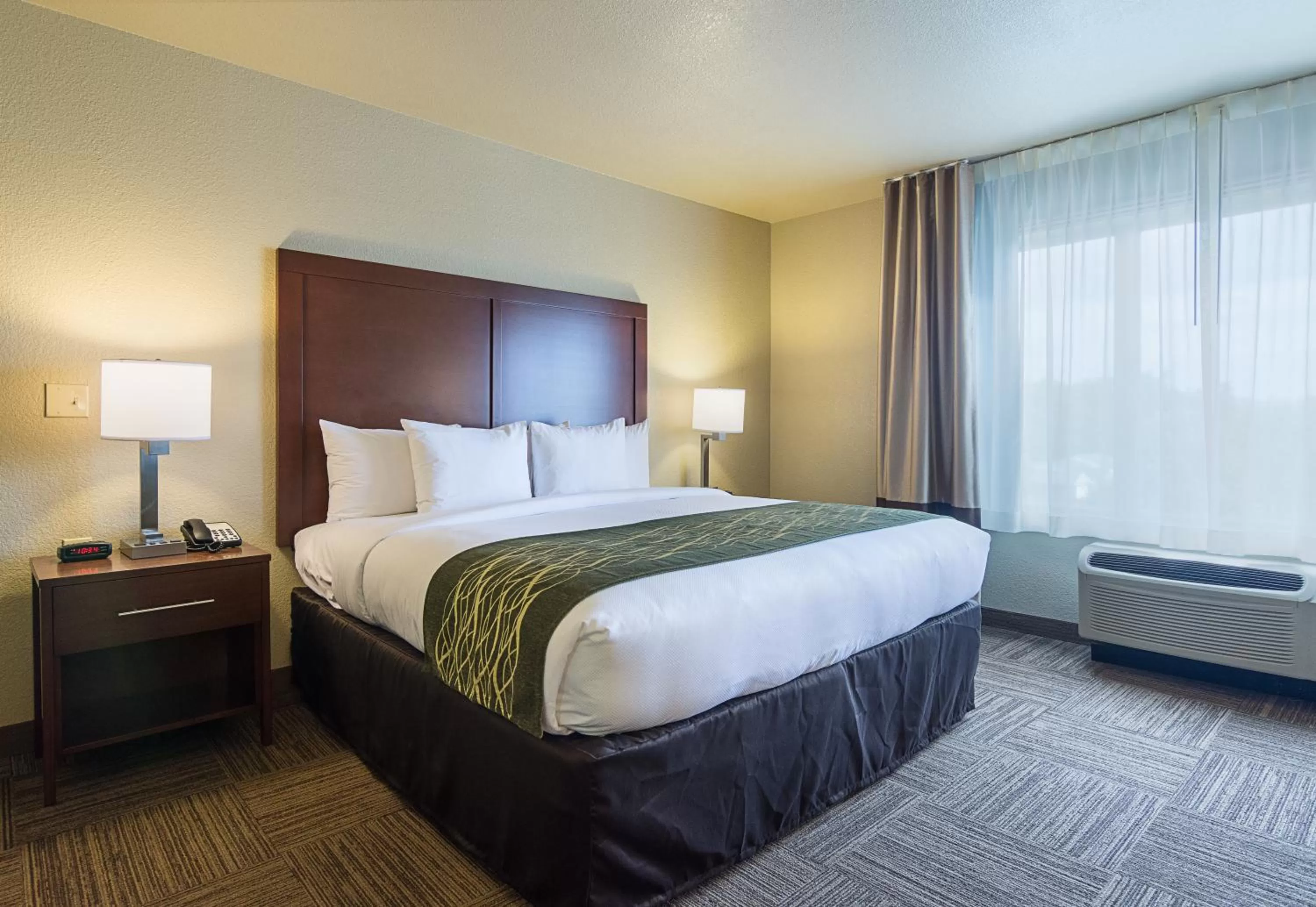 Bed in Comfort Inn Bentonville - Crystal Bridges