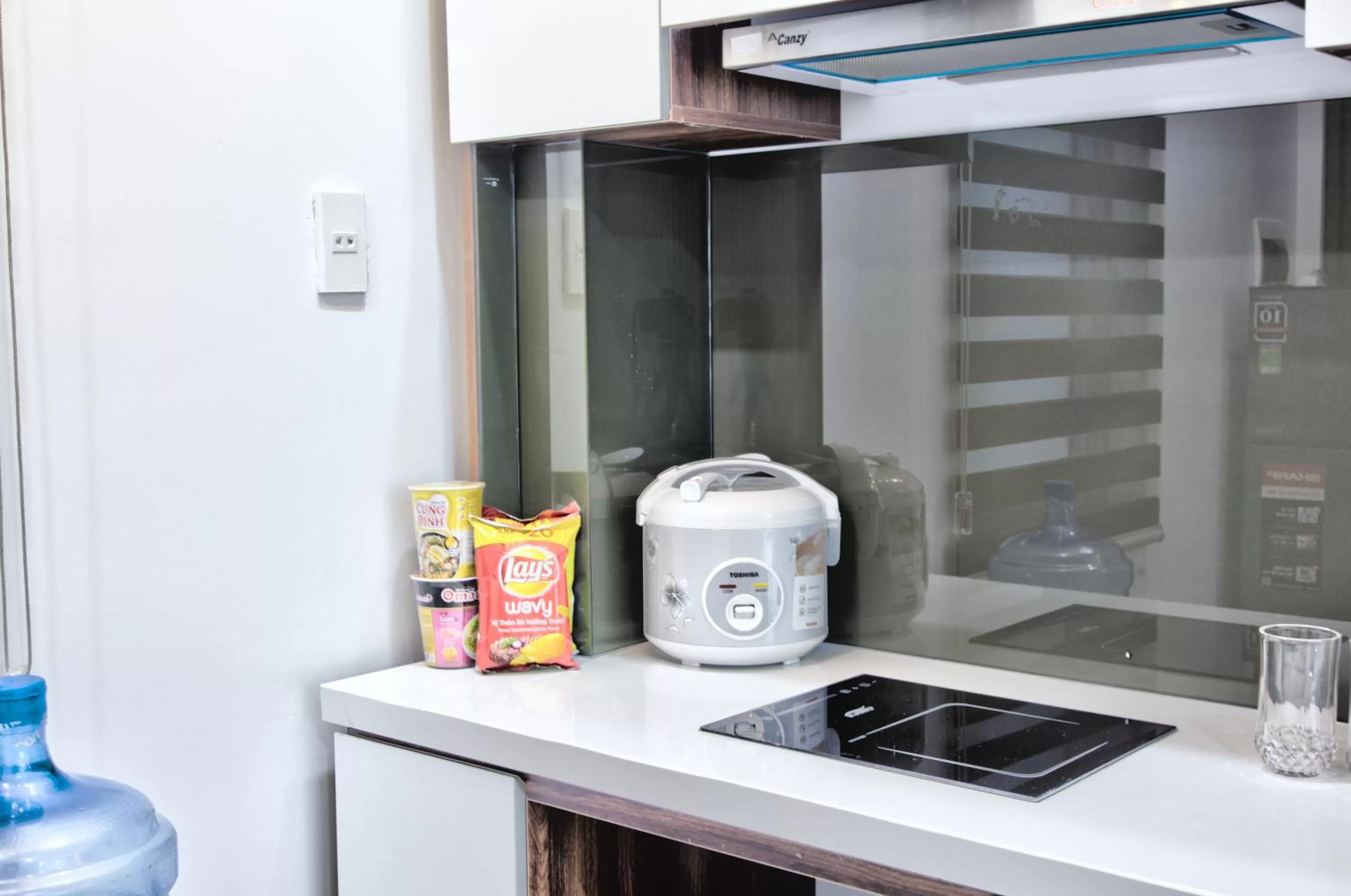 Coffee/tea facilities, Kitchen/Kitchenette in The Flamboyant #StayWork Vinhomes Marina