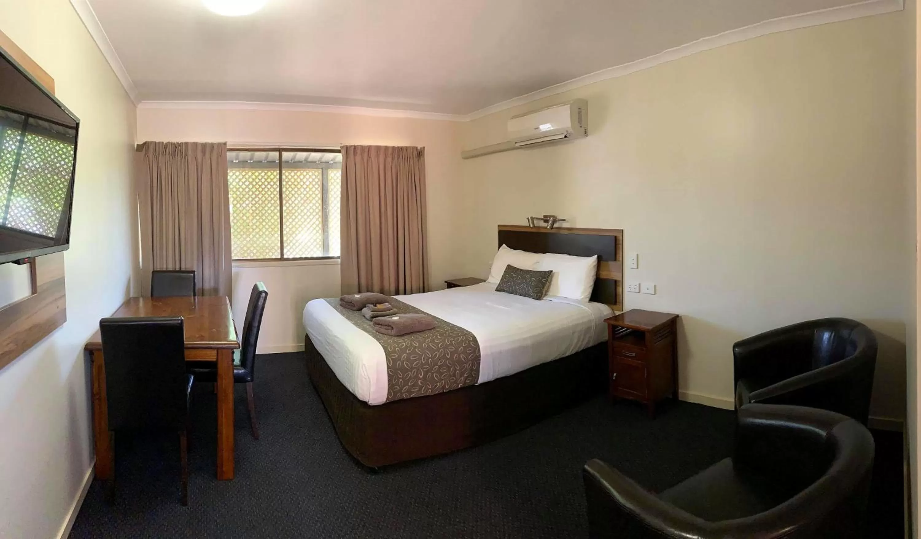 Bedroom, Bed in Charleville Motel