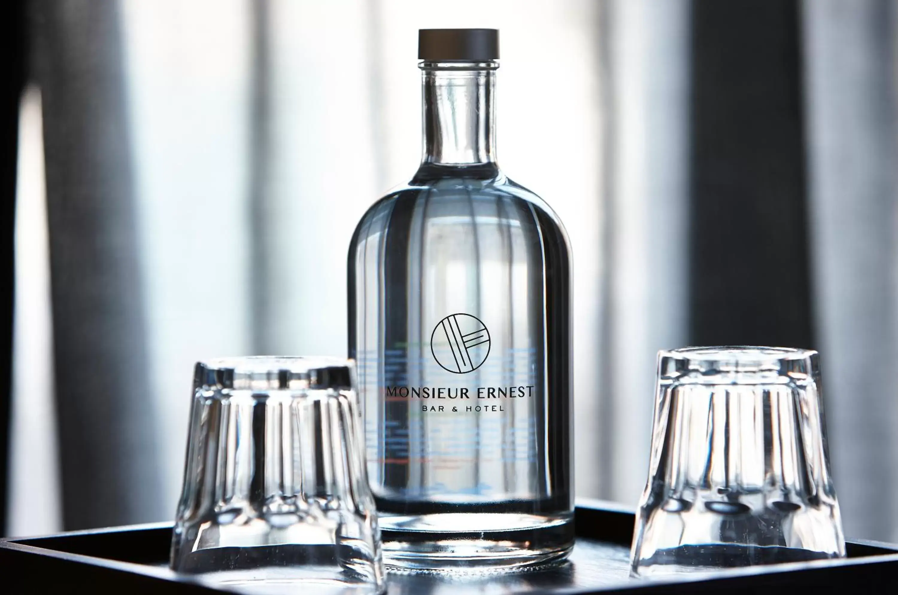 Superior Double Room with Canal View in Hotel Monsieur Ernest Superior Double Room with Canal View in Hotel Monsieur Ernest