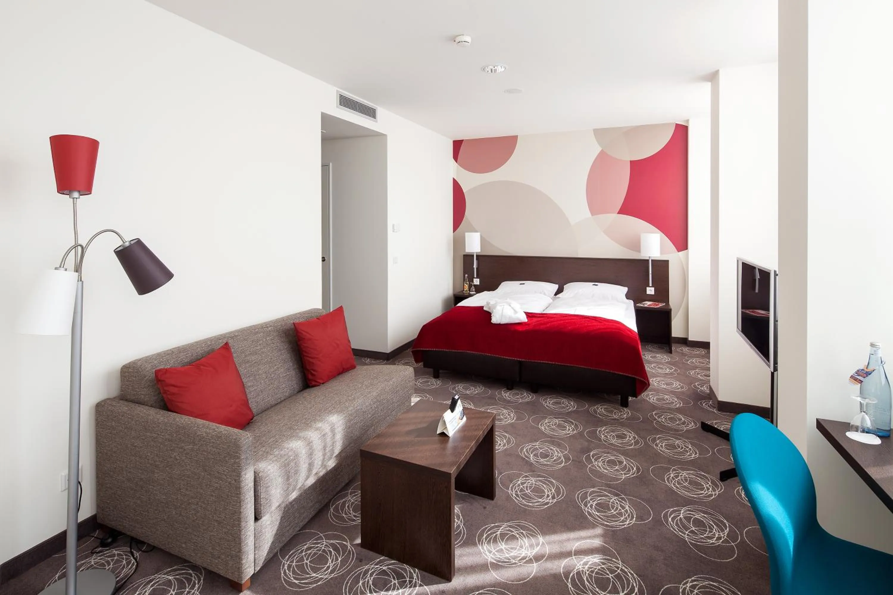 Photo of the whole room, Bed in Webers - Das Hotel im Ruhrturm