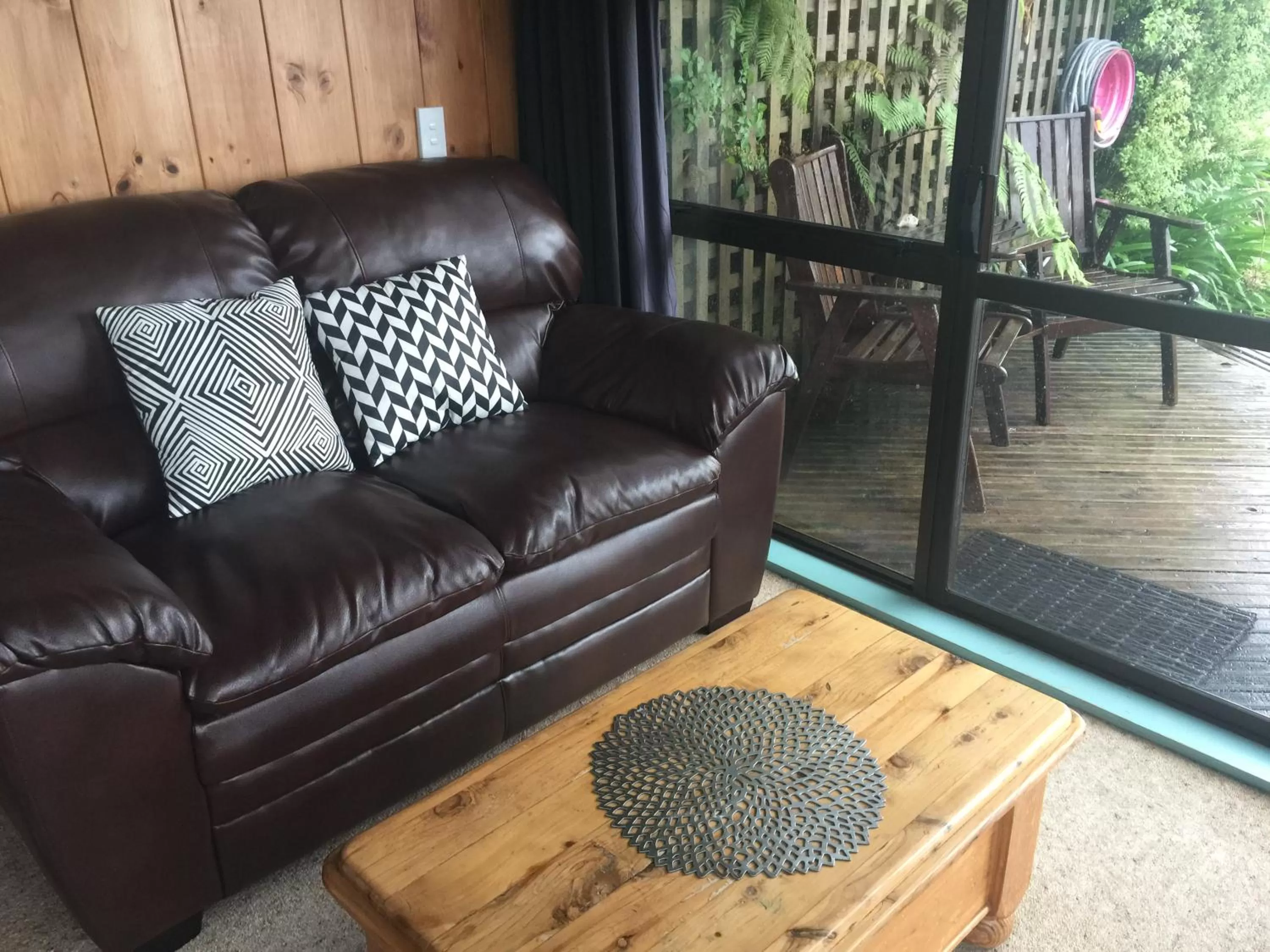 Library in Grafton Cottage & Chalets
