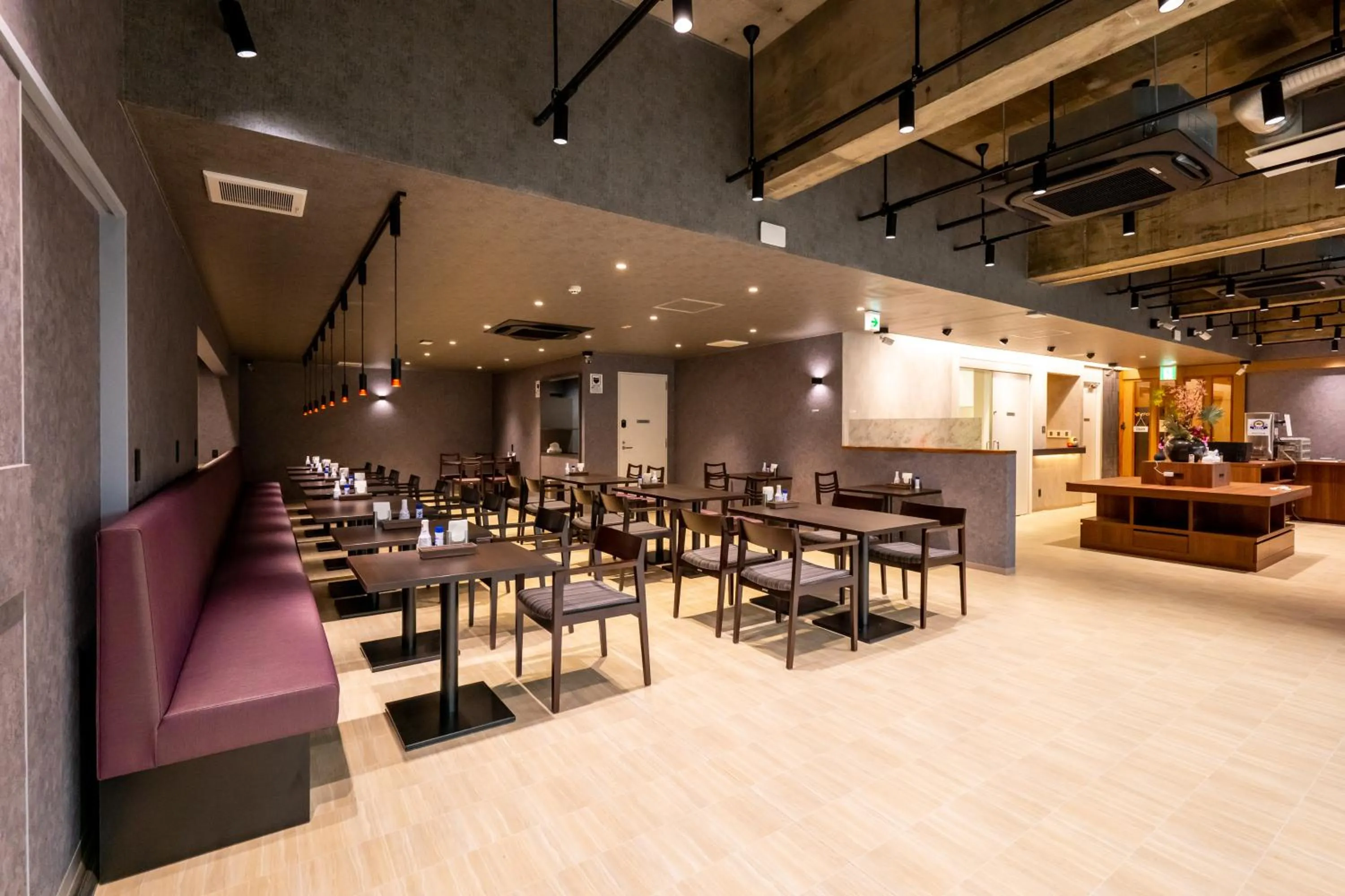 Restaurant/places to eat in Hotel Sun