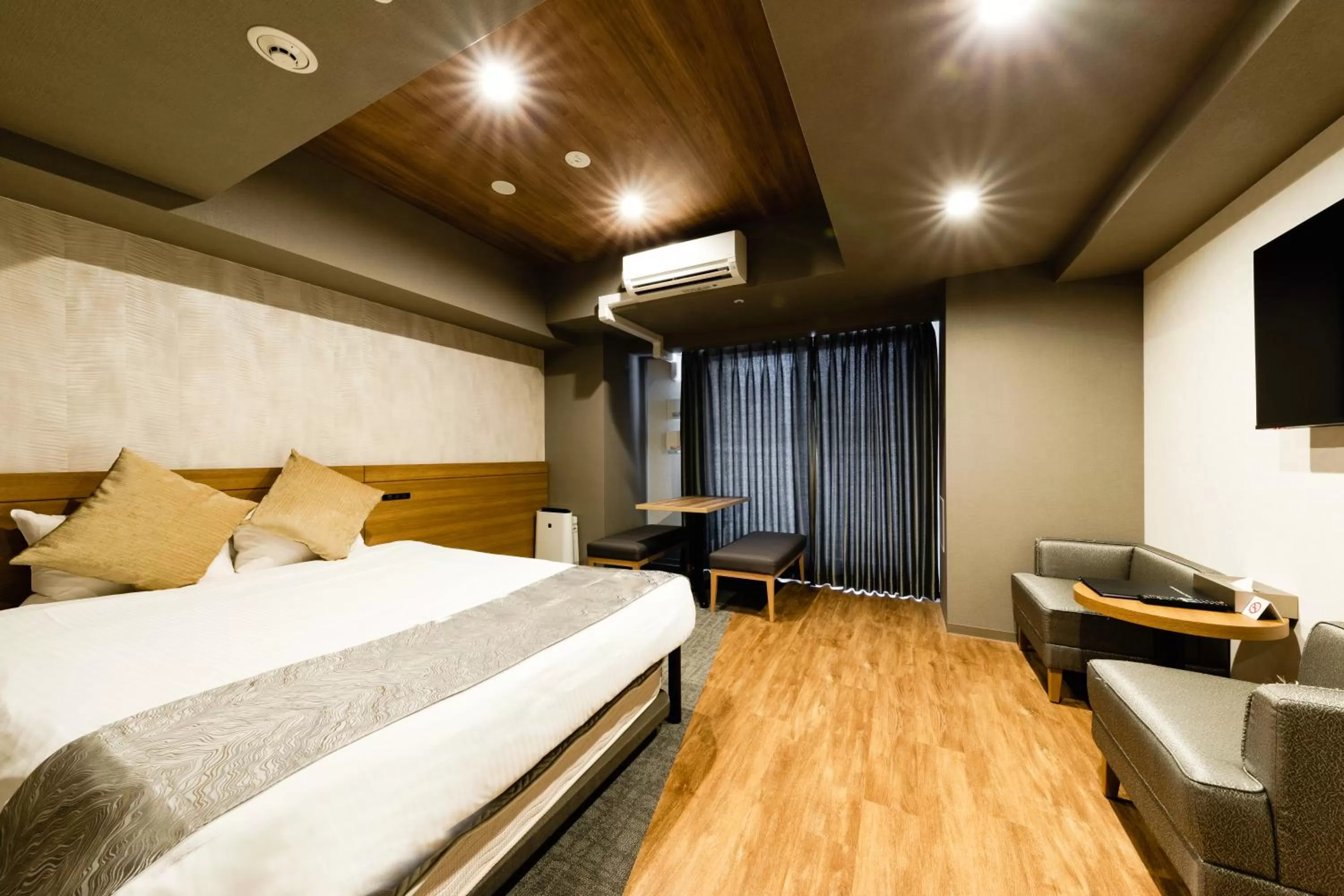 Deluxe Double Room with Extra Bed in Takuto Hotel Osaka Shinsaibashi