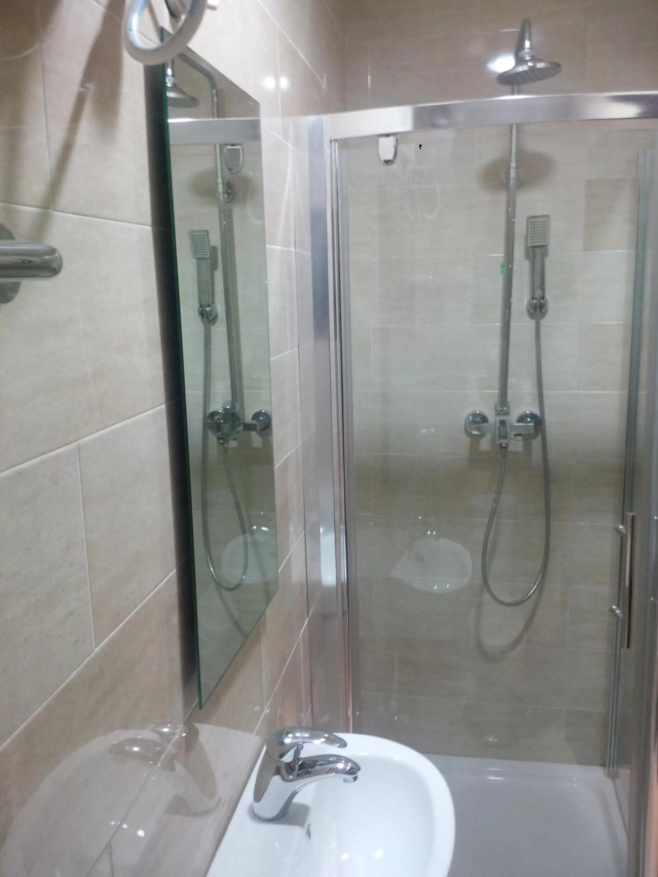 Shower in Haute Aparthotel