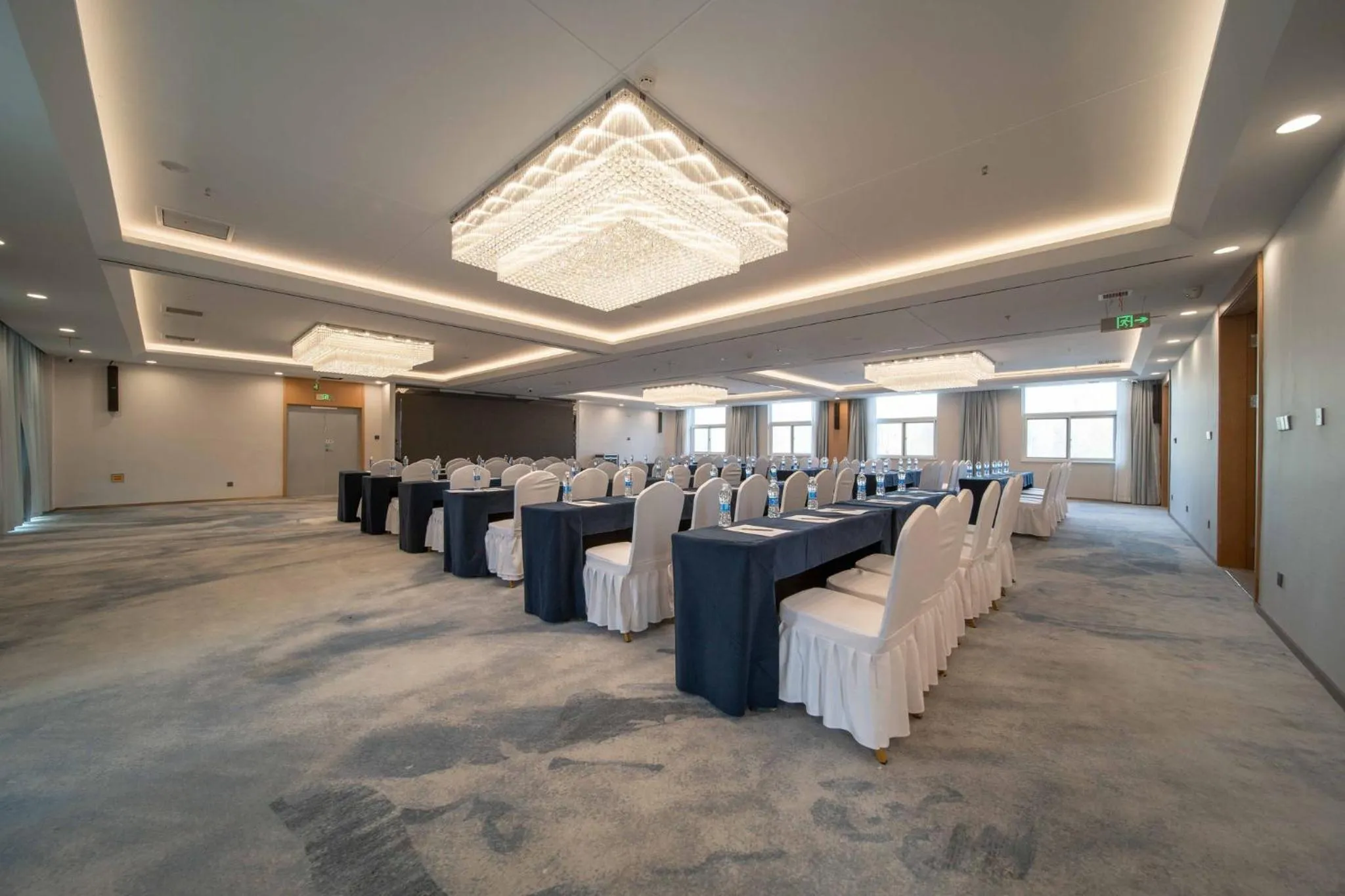 Meeting/conference room in Holiday Inn Express Zhengzhou Guancheng by IHG