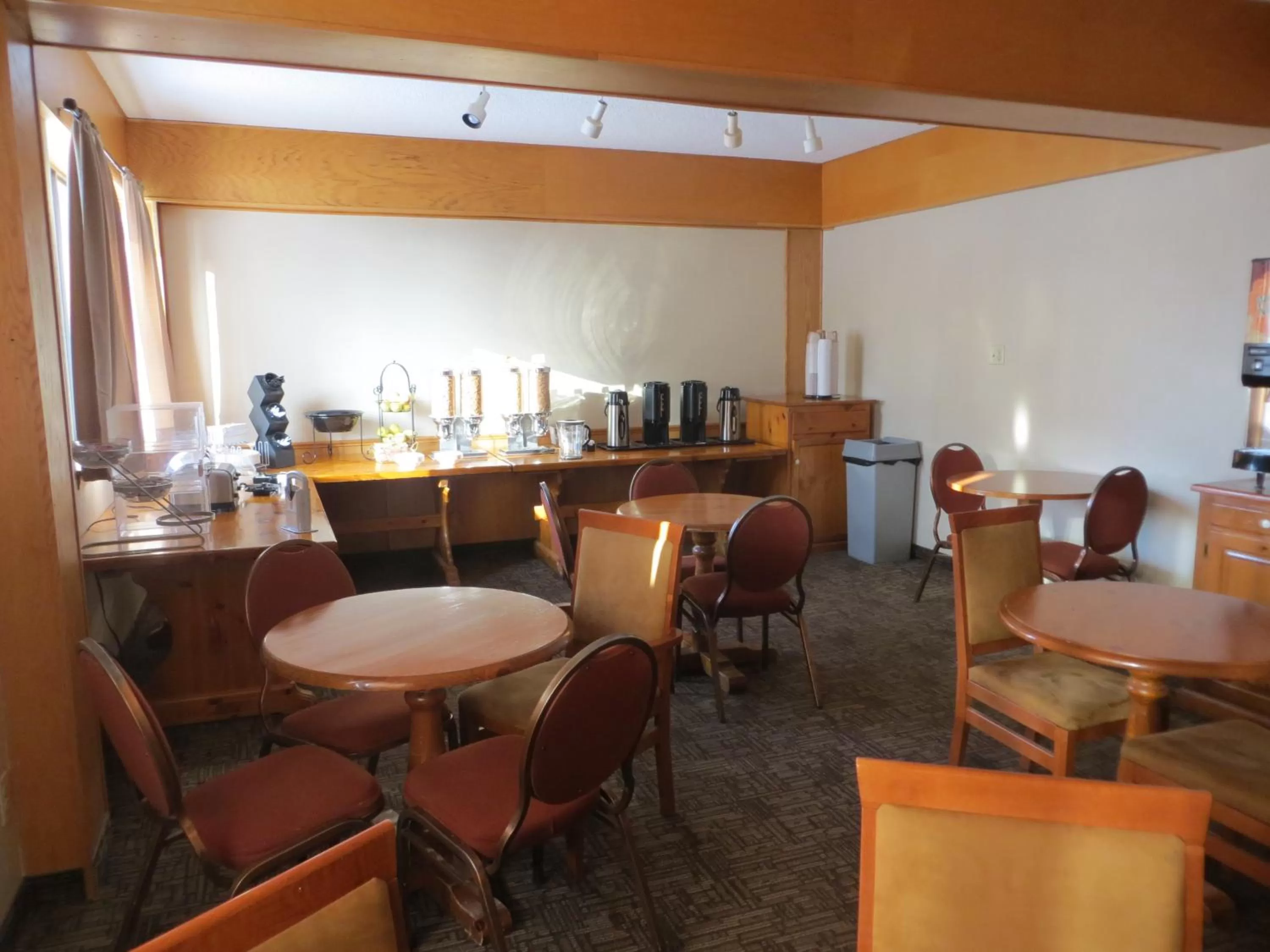 Restaurant/places to eat in Travelodge by Wyndham Thunder Bay ON