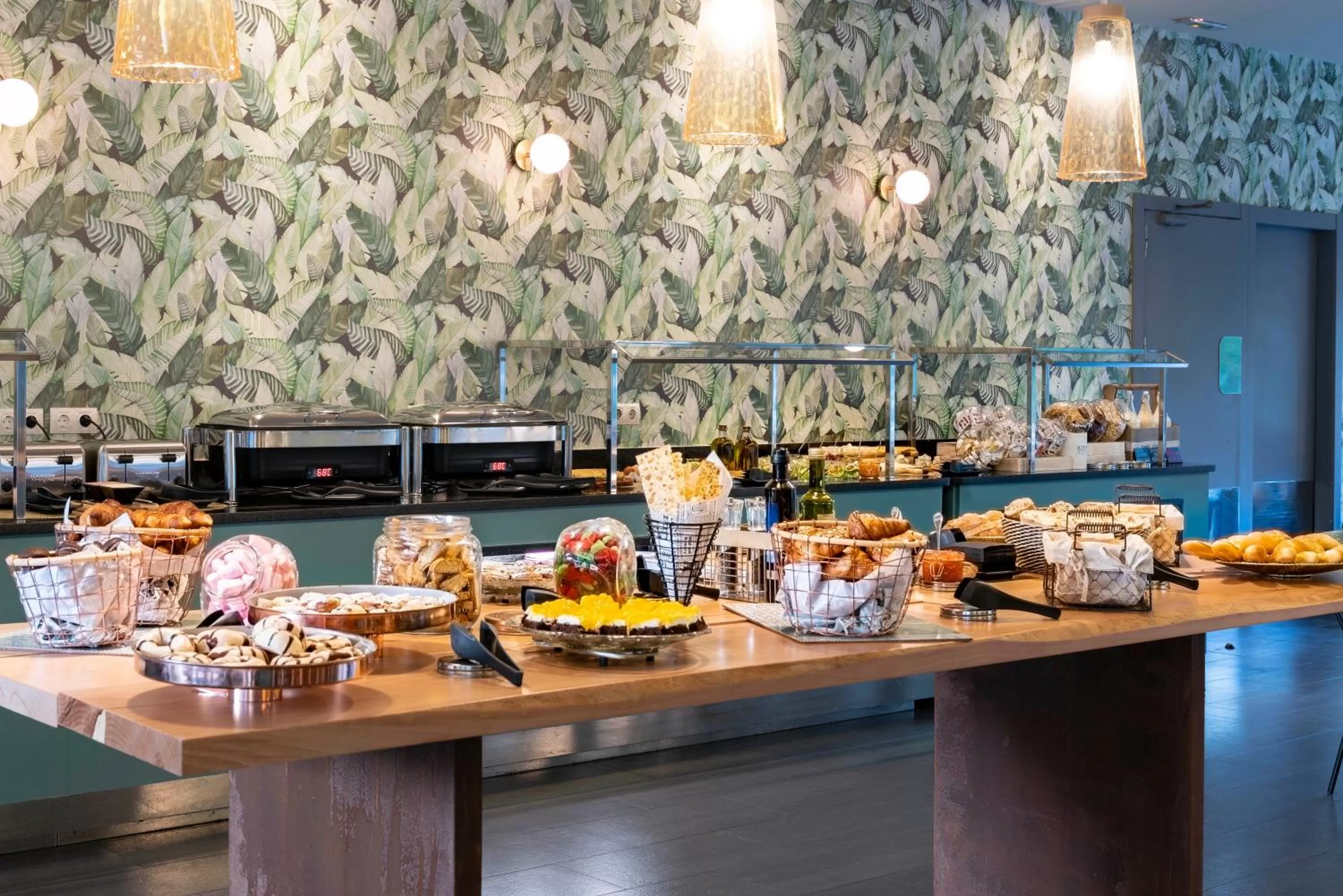 Restaurant/places to eat in Vincci Maritimo