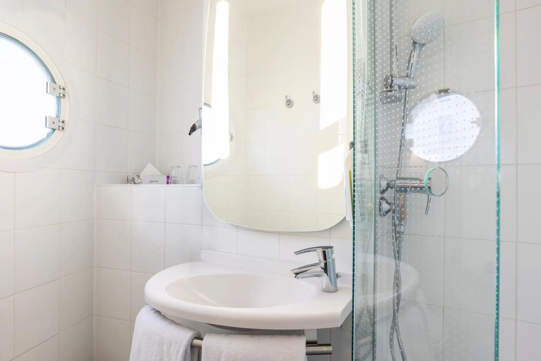 Shower in ibis Heidelberg Hauptbahnhof