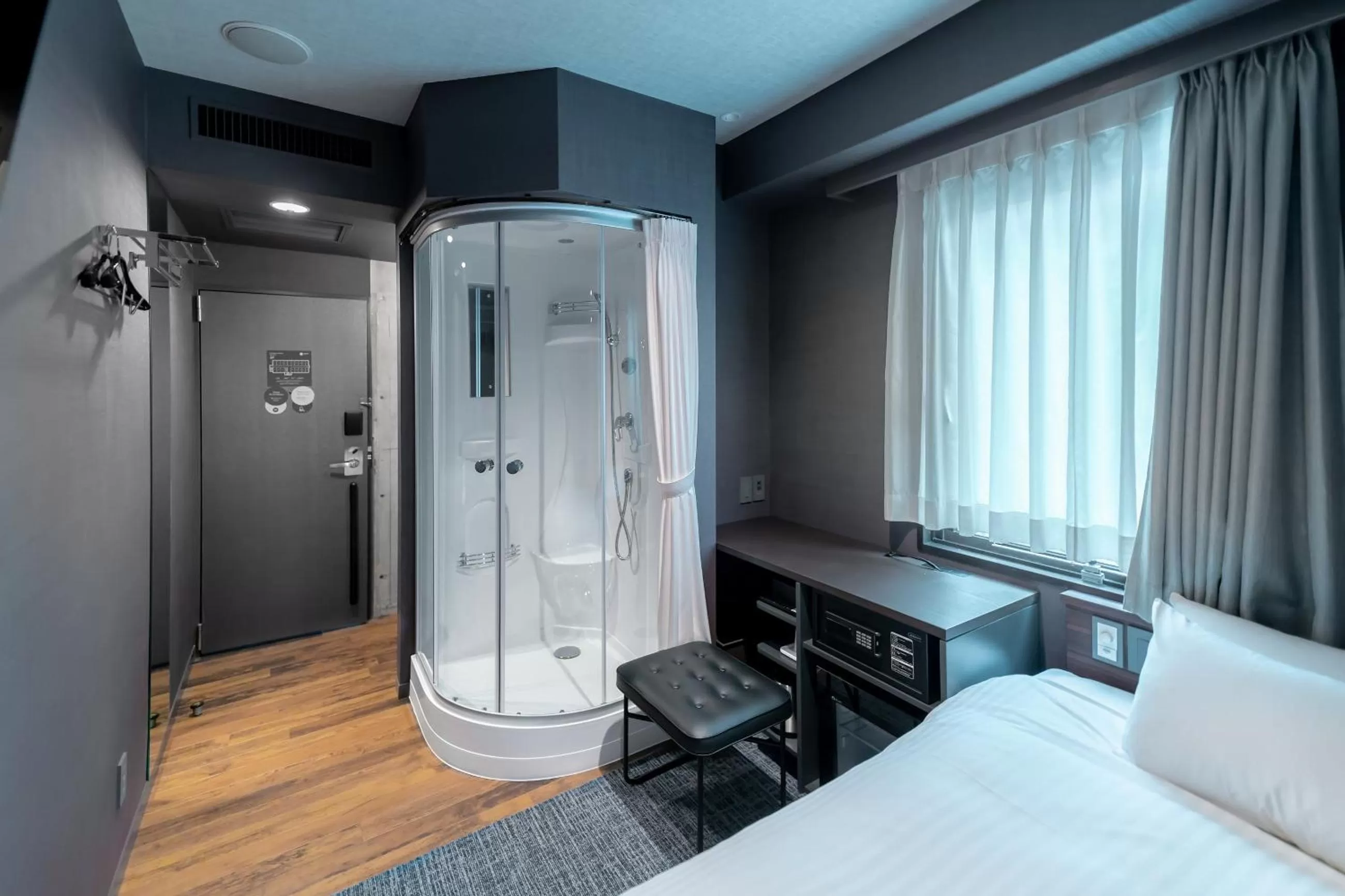 Shower, Bed in EN HOTEL Hakata
