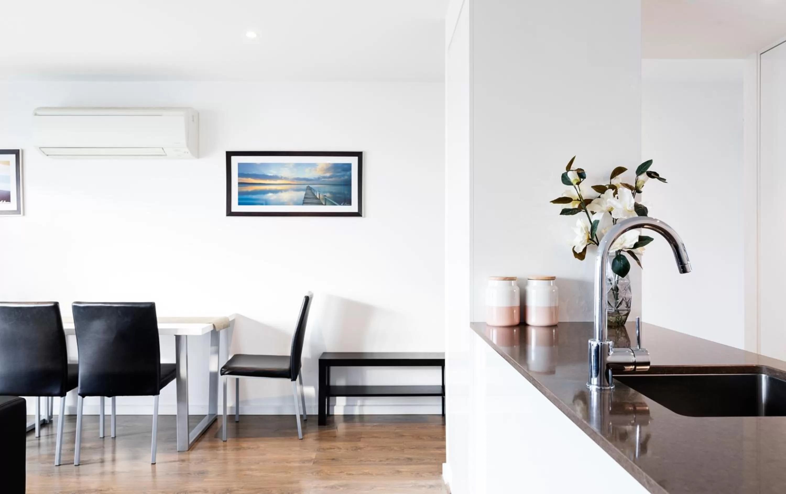 Kitchen or kitchenette in RNR Serviced Apartments North Melbourne