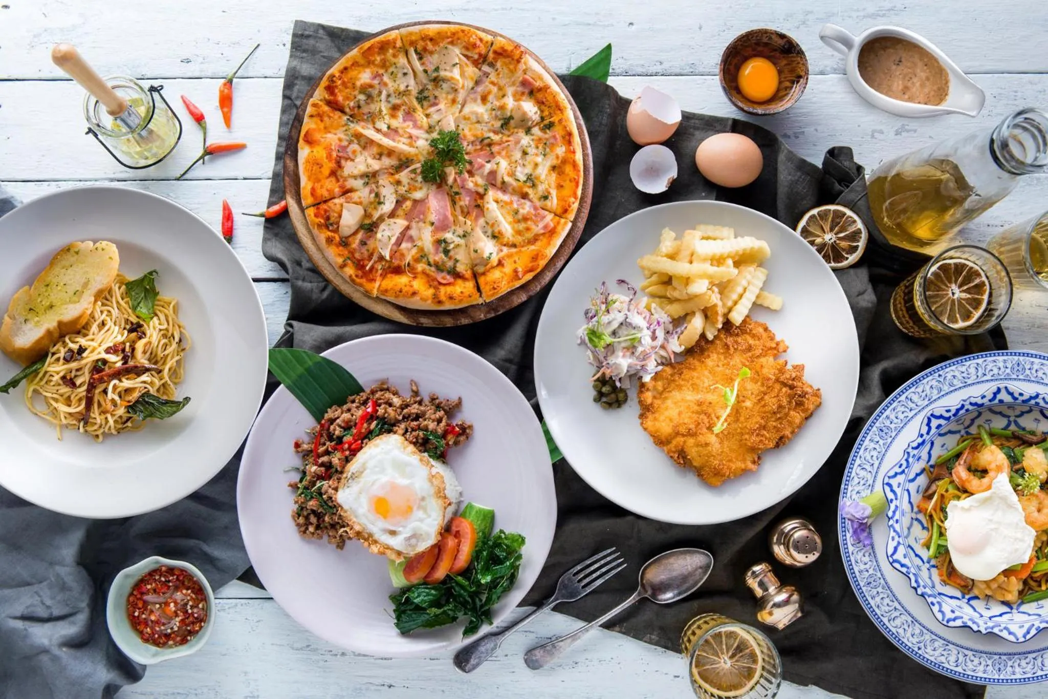 Restaurant/places to eat in ON Hotel Phuket - SHA