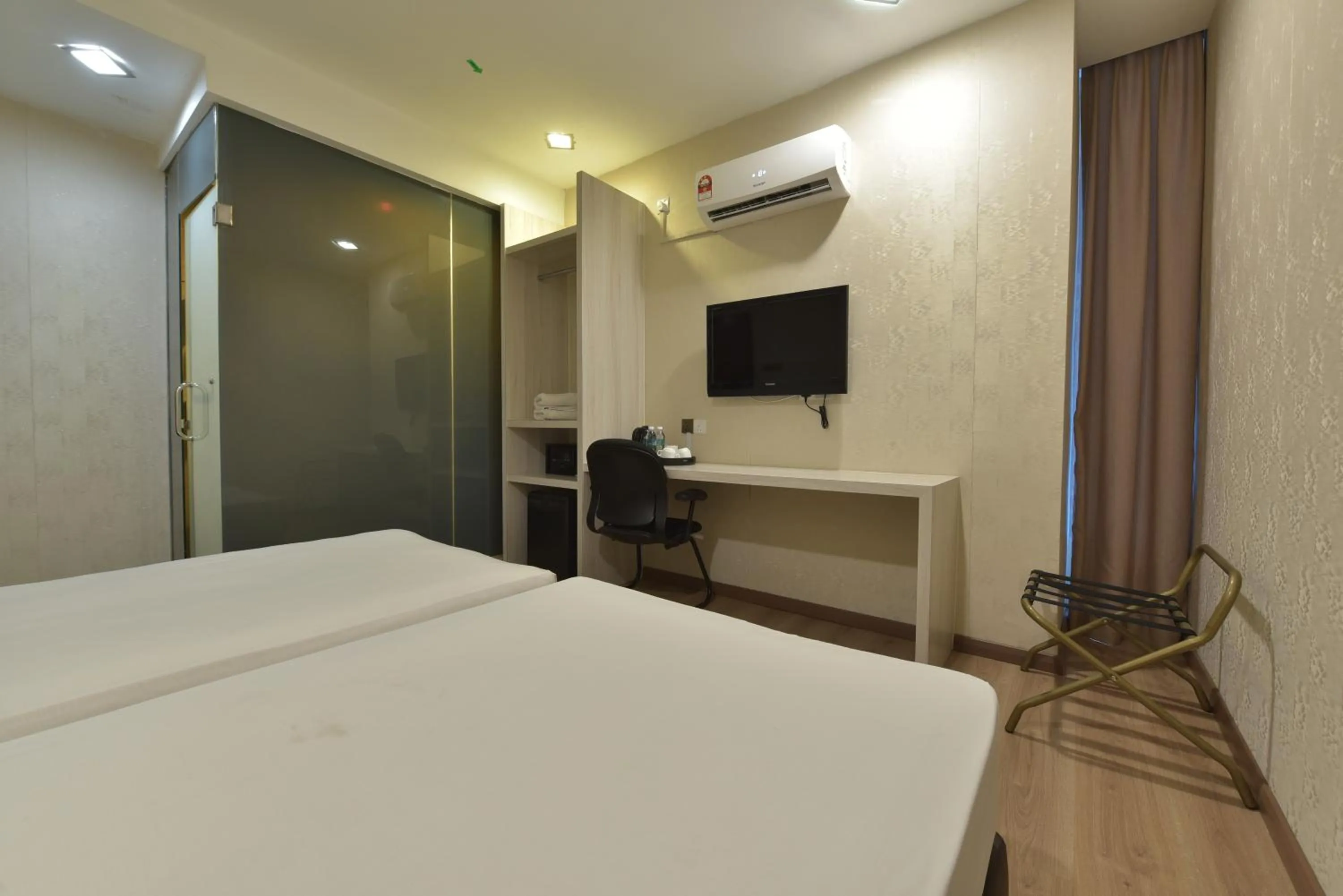 Bedroom, Bed in Townhouse OAK Hotel Holmes Johor Jaya