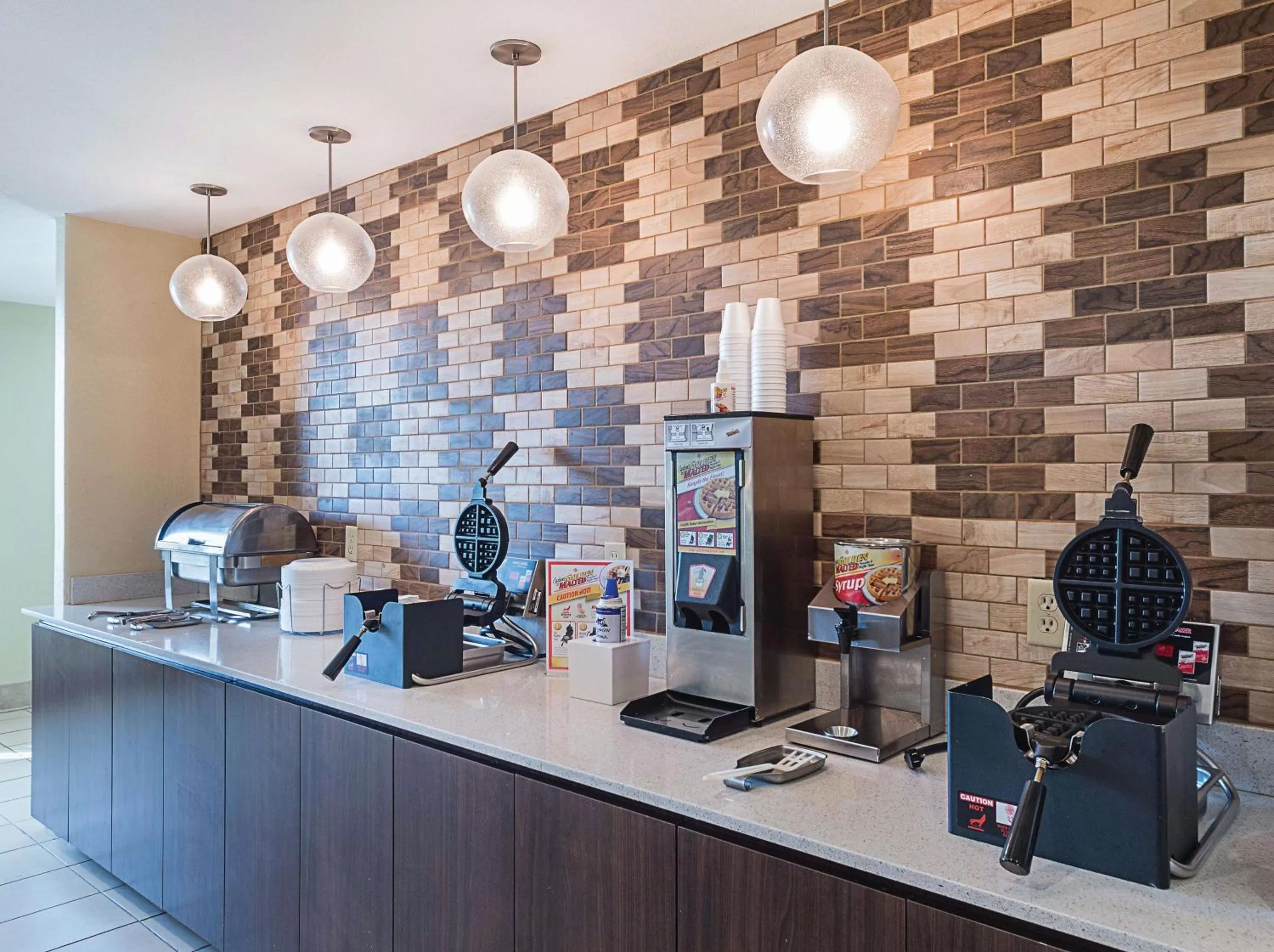 Restaurant/places to eat in La Quinta by Wyndham Mathis