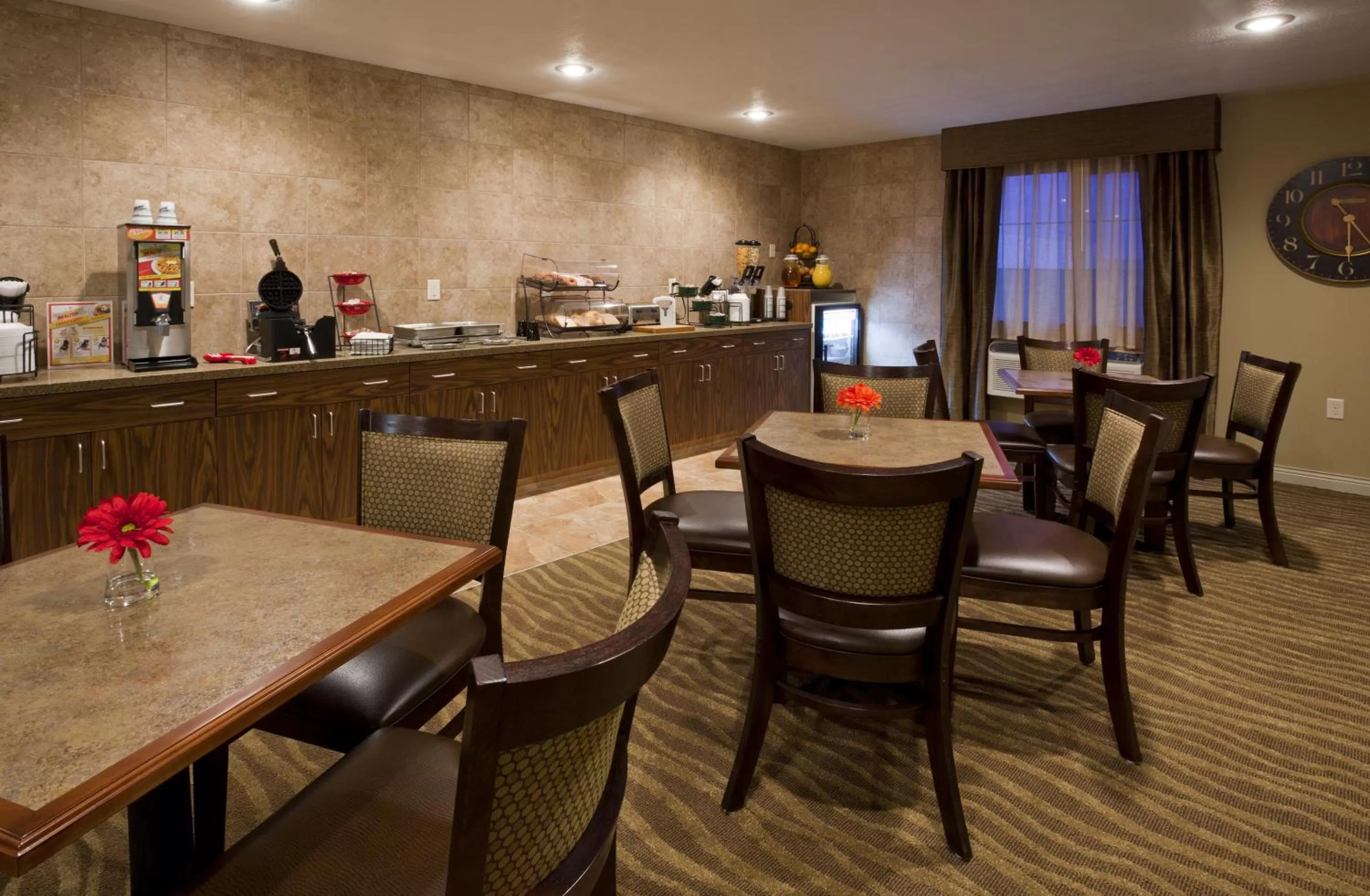 Dining area in GrandStay Inn & Suites of Luverne