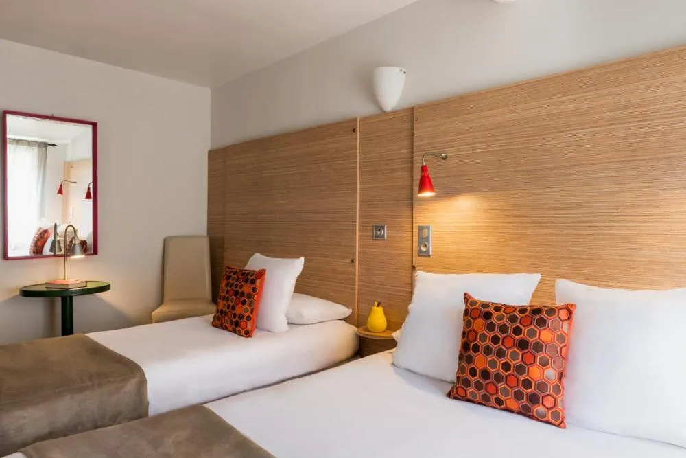 Bed in Hôtel Edmond Rostand