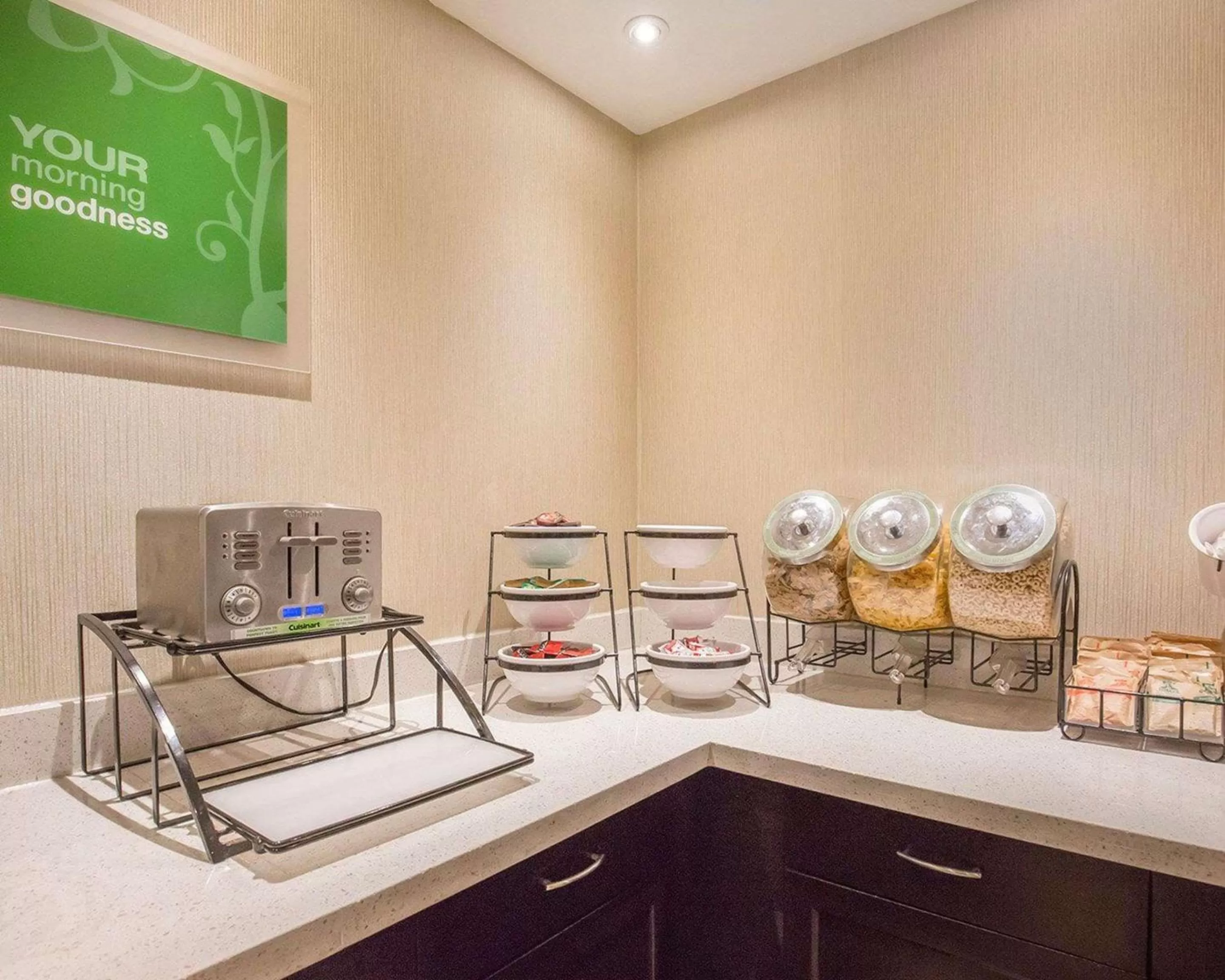 Restaurant/places to eat in Comfort Inn & Suites University