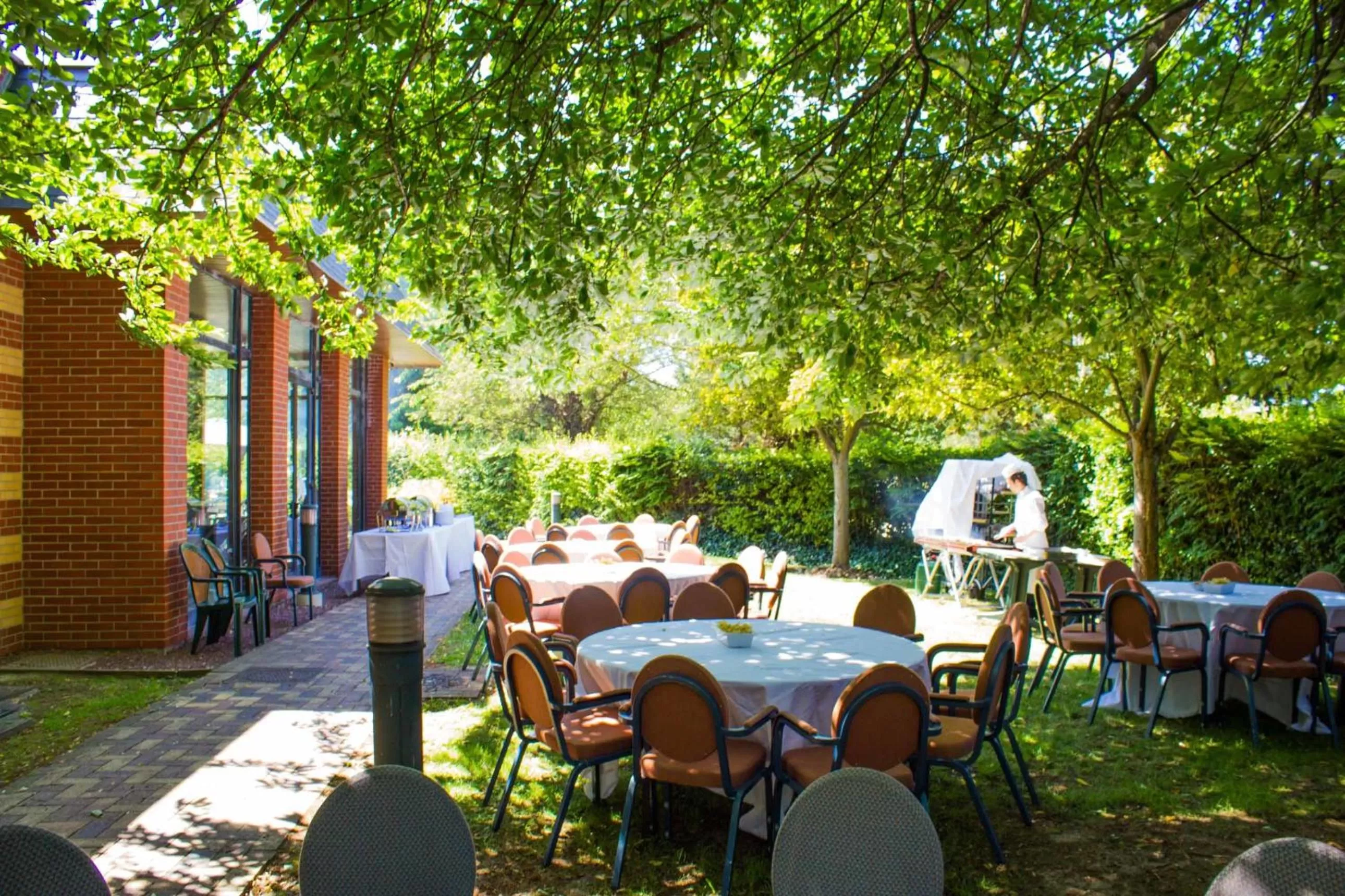 Patio in Millennium Hotel Paris Charles De Gaulle