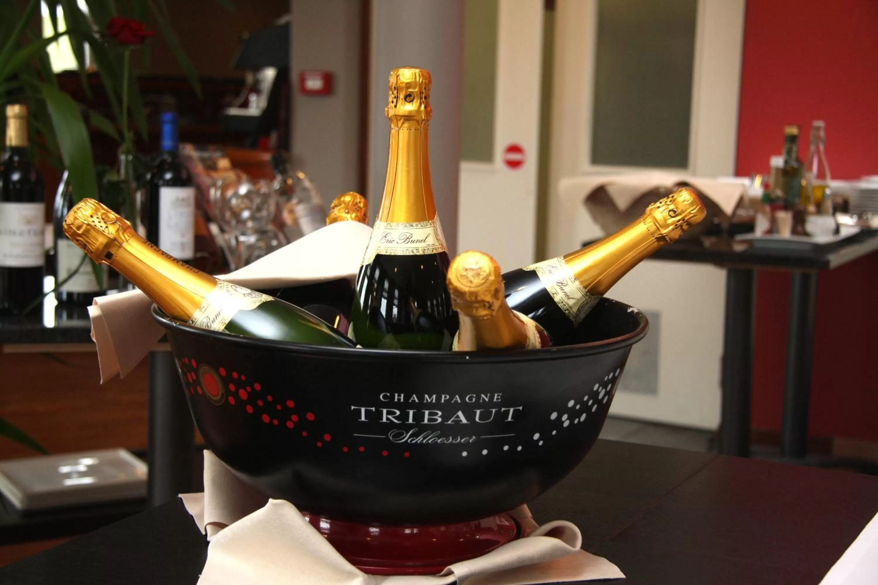 Restaurant/places to eat in Ibis Styles Charleroi Airport Aero 44