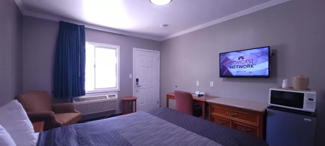 TV and multimedia, Bed in Rodeway Inn Chico University Area