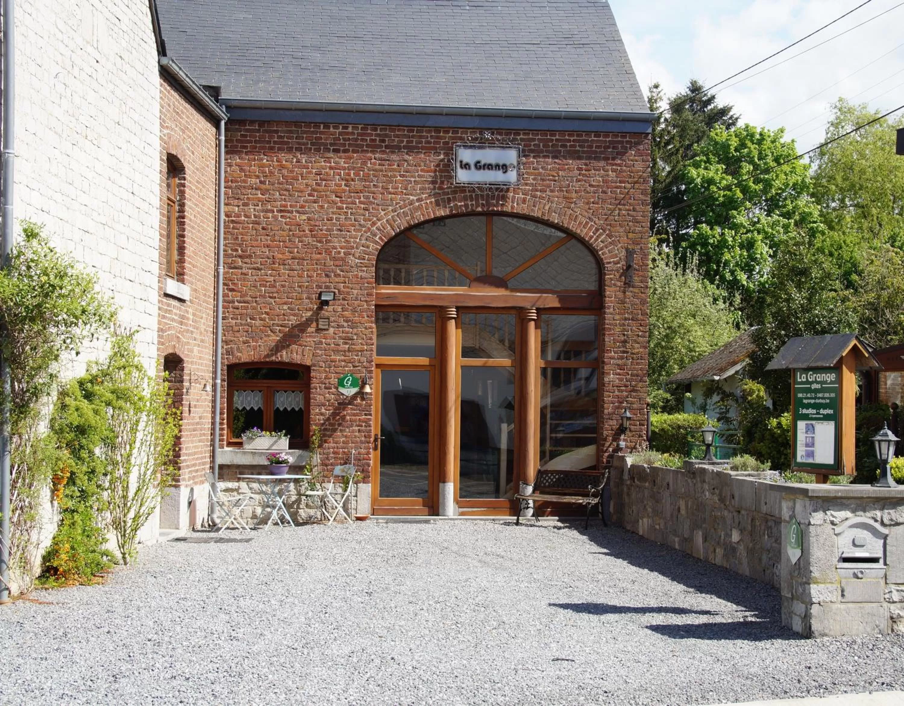 Facade/entrance in B&B La Grange