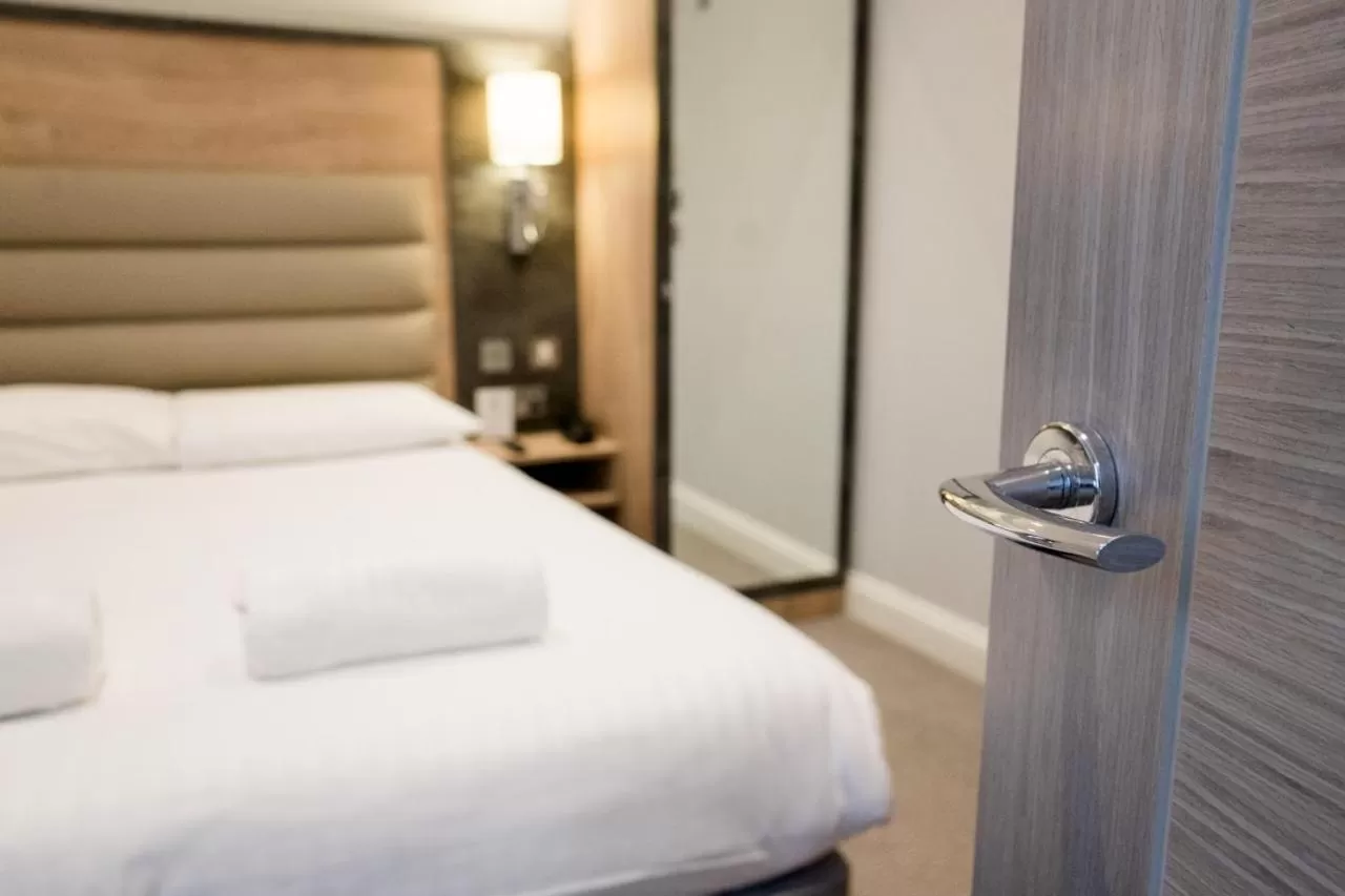 Bedroom, Bed in Best Western Buckingham Palace Rd