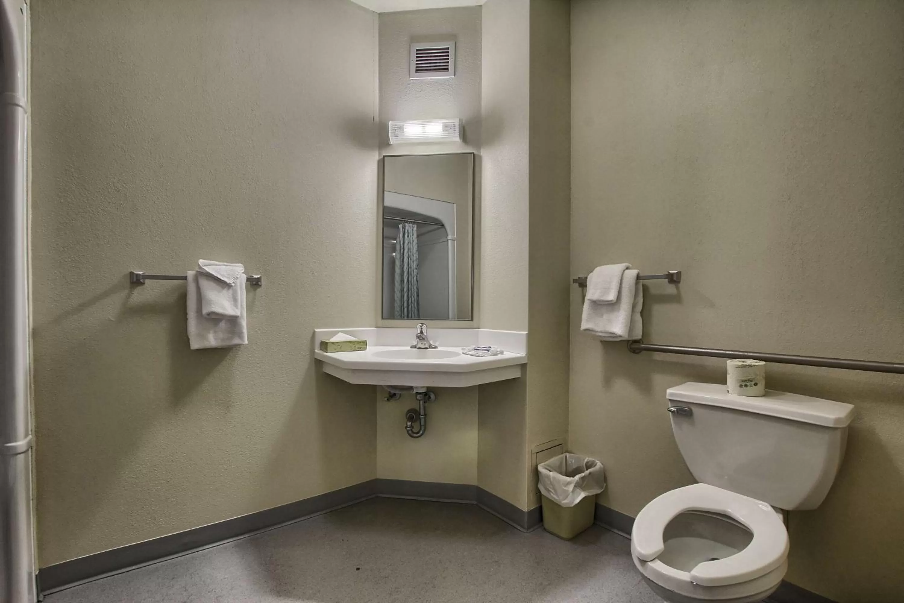 Toilet in Motel 6-London, ON - Ontario
