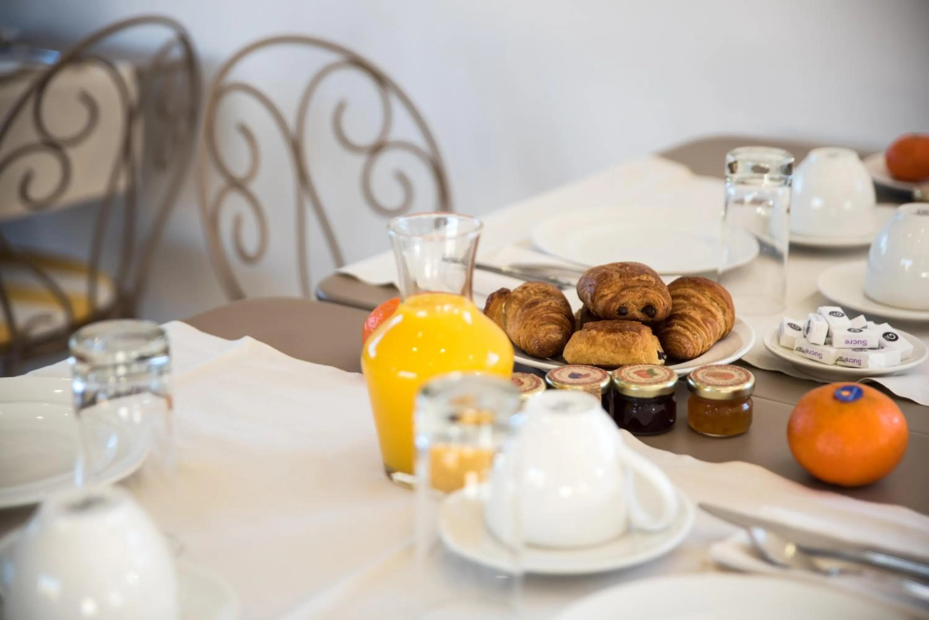 Food and drinks in Hôtel CASABELLA Cannes Mouans Sartoux