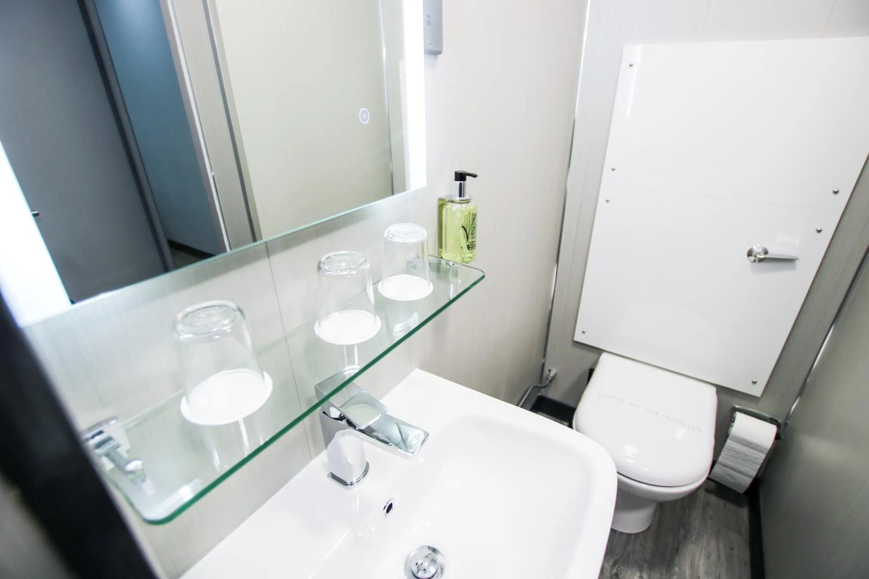 Bathroom in Brunswick Merchant City Hotel