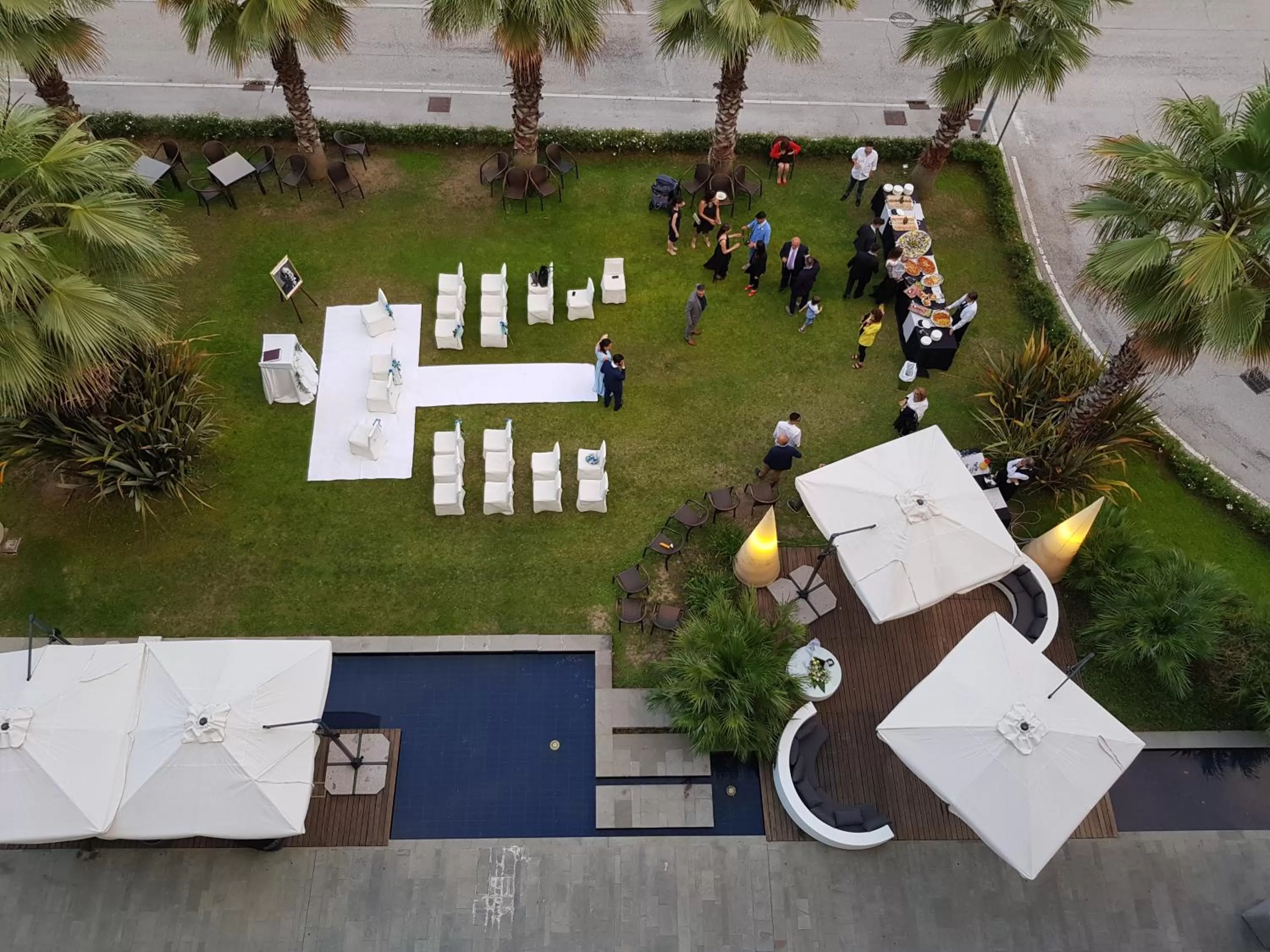 Garden in Cosmopolitan Hotel