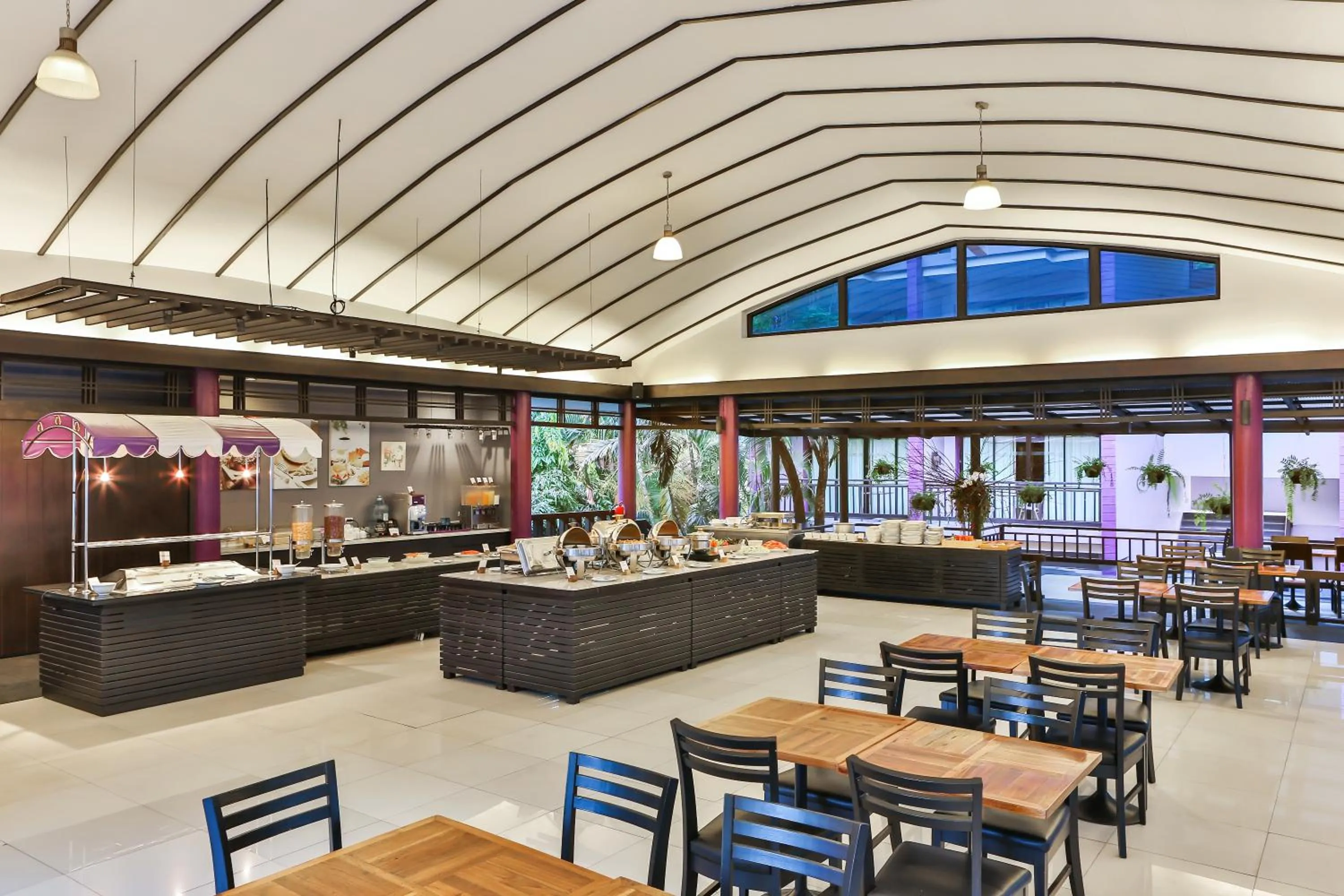 Restaurant/places to eat in Phuvaree Resort