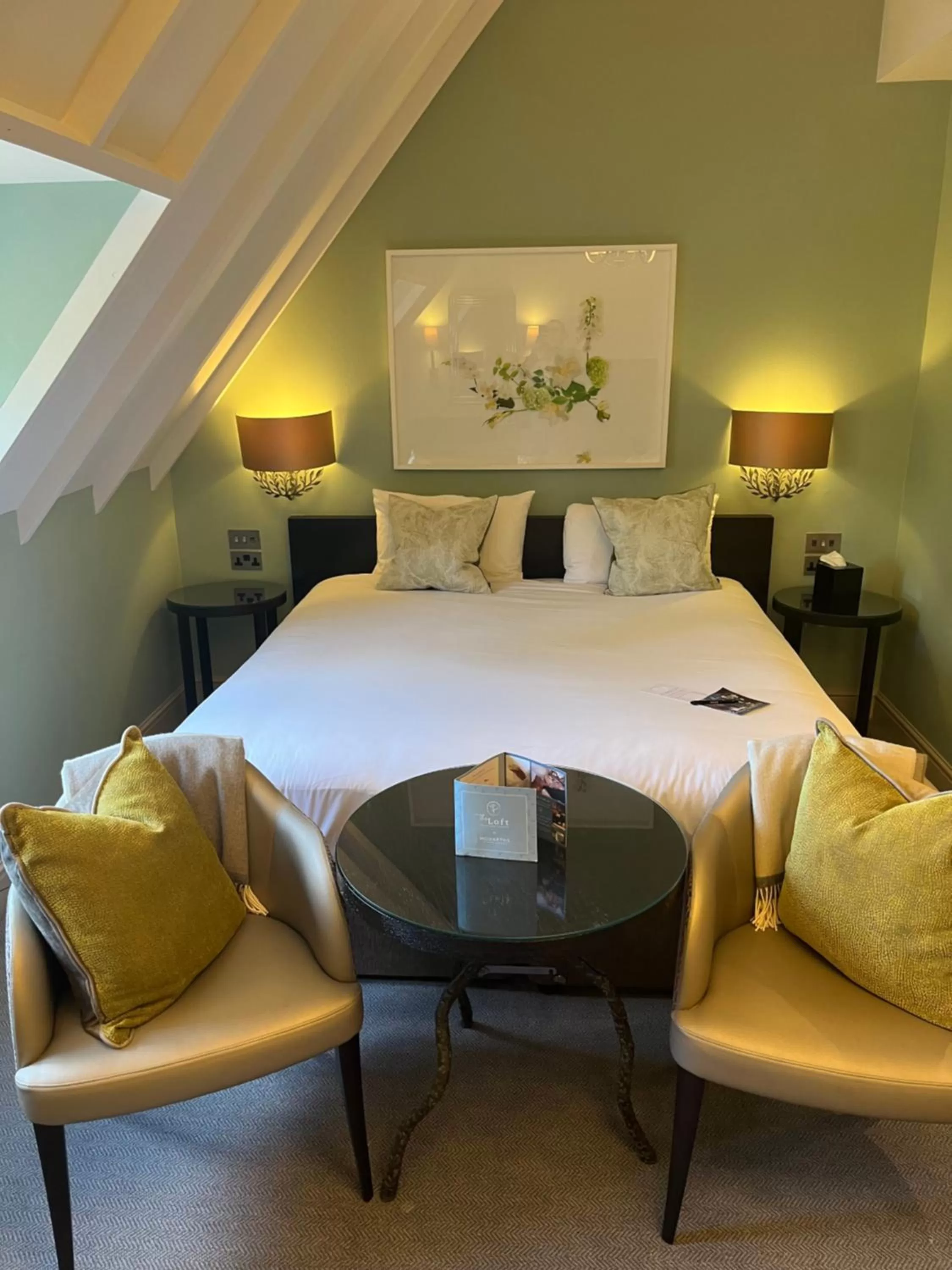 Bedroom, Bed in Hogarths Stone Manor