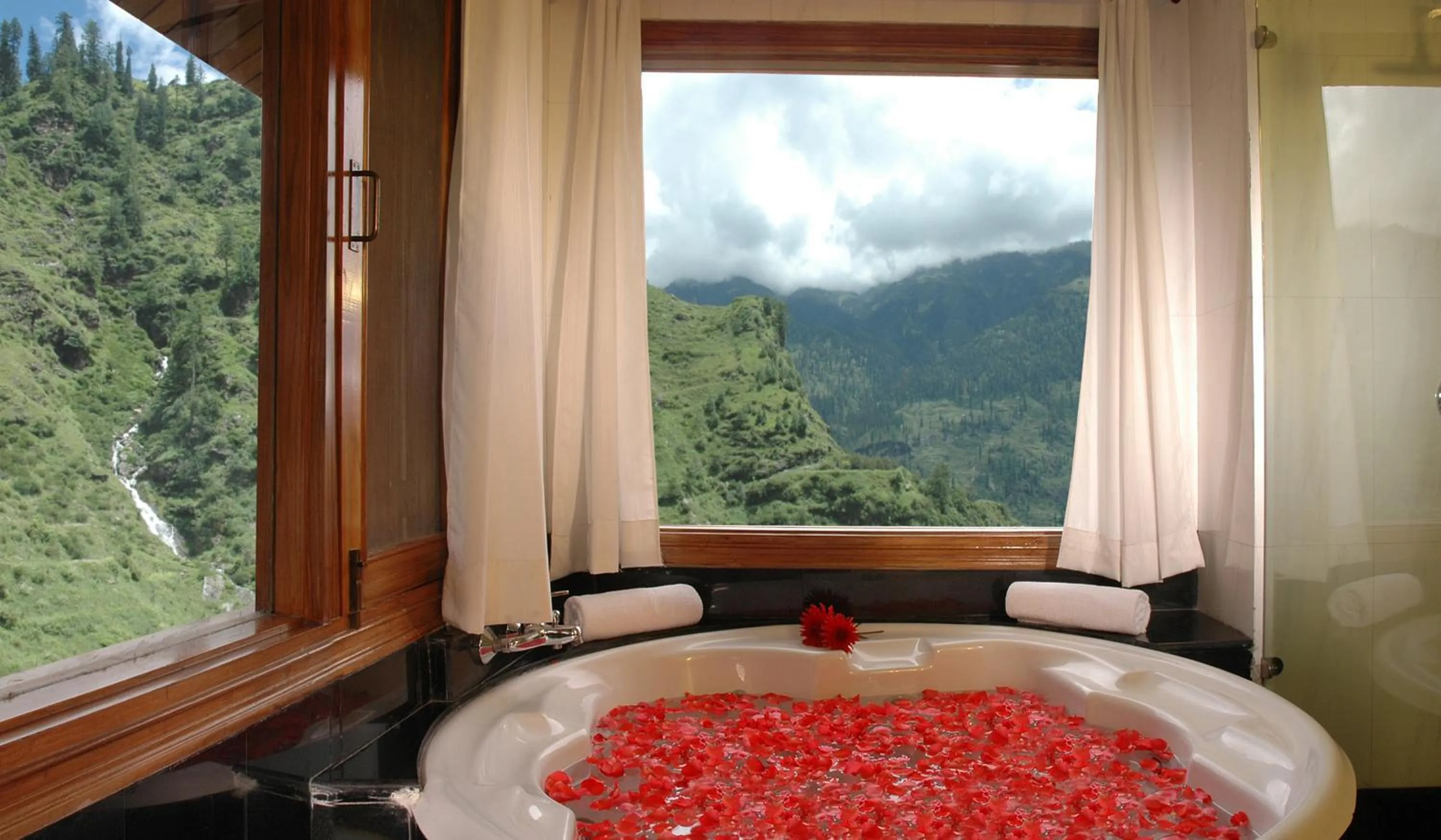 Bathroom in Solang Valley Resort