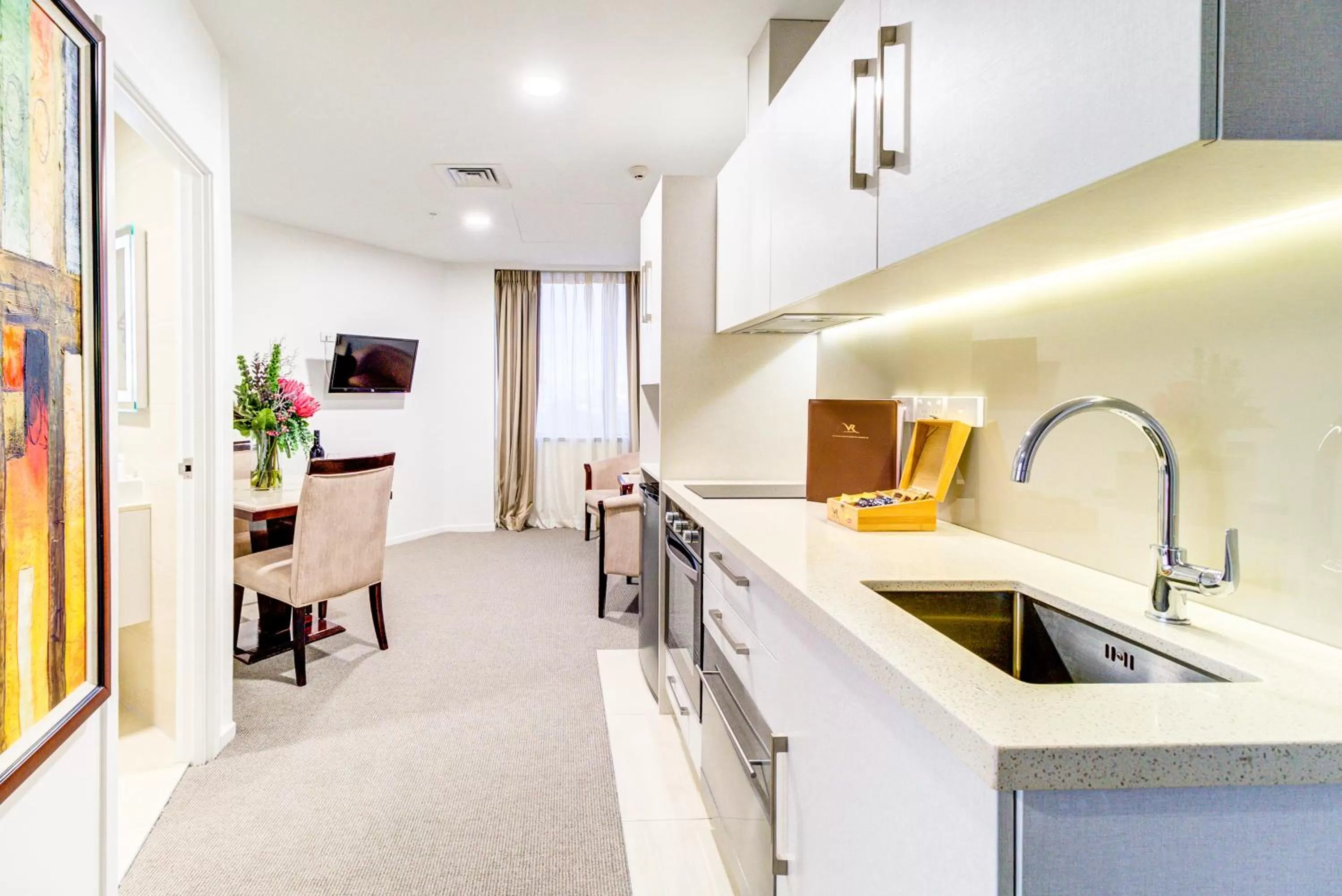 Kitchen or kitchenette in VR Queen Street Hotel & Suites