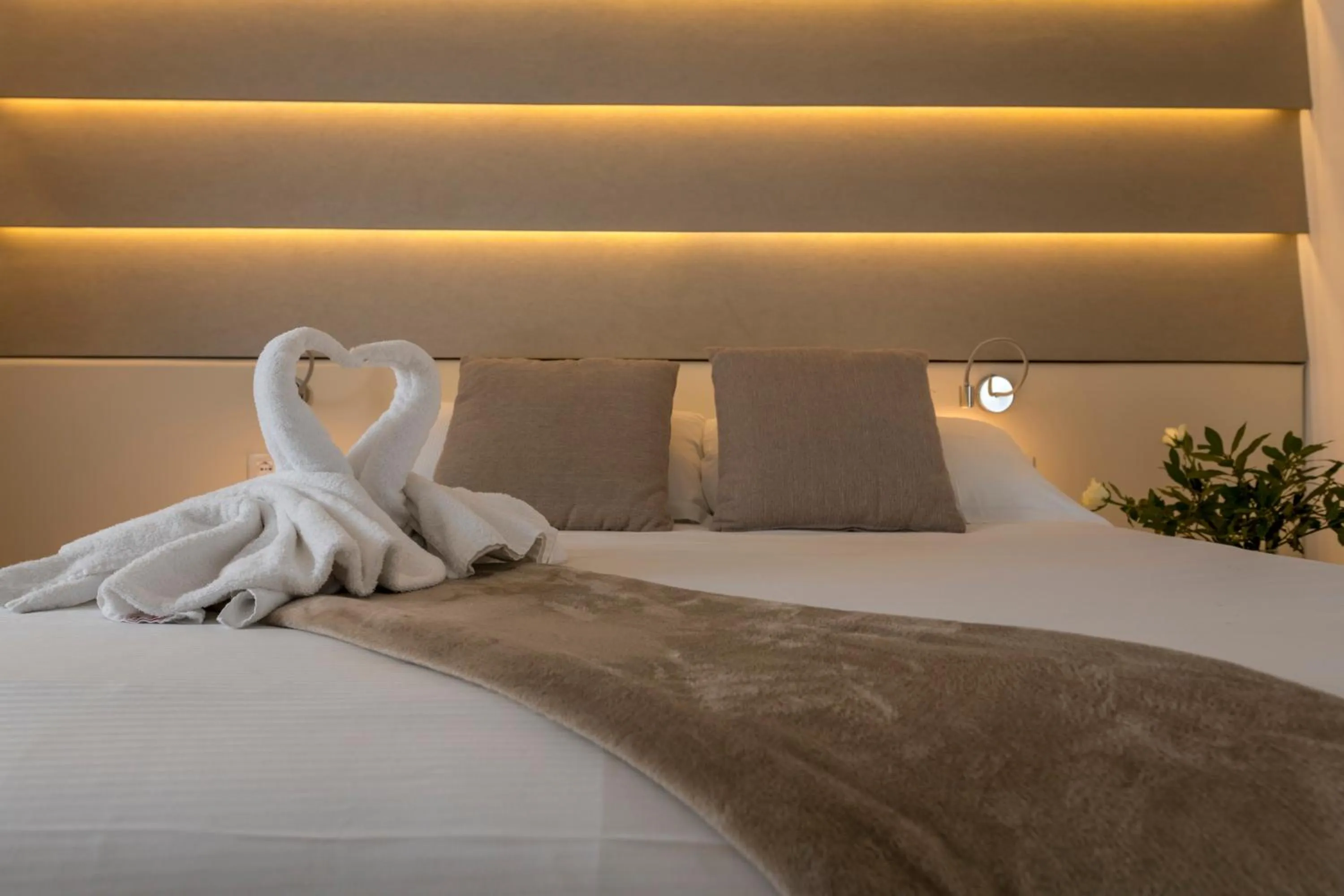 Bed in Vatican Style