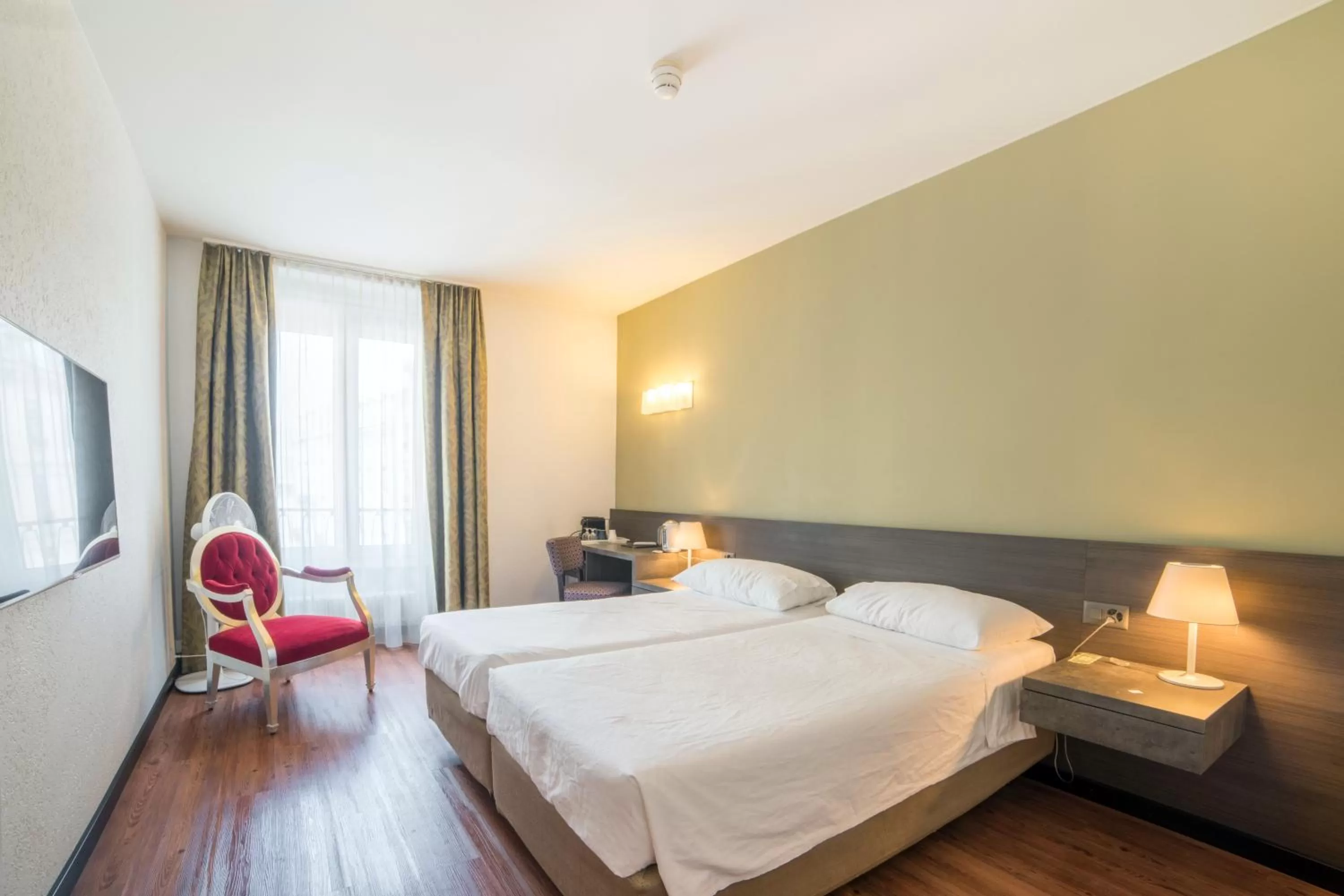 Deluxe Suite in Hotel Montana